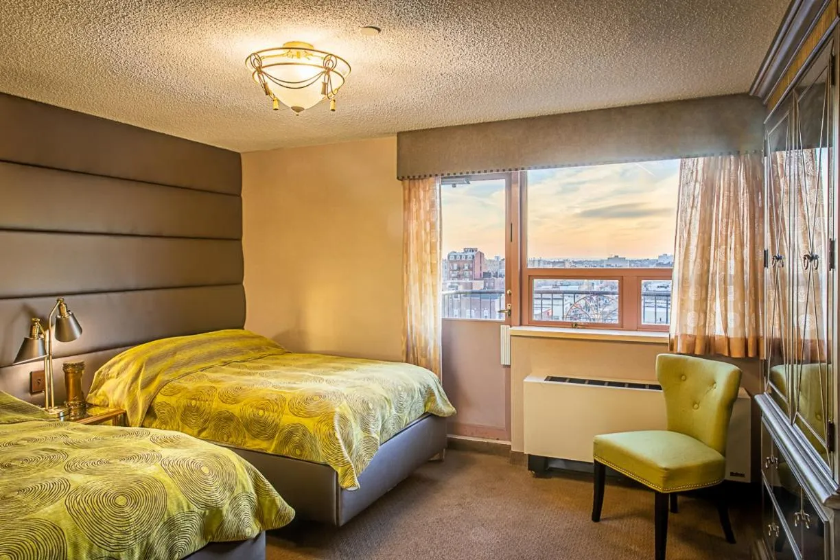 Bedroom, Bed in The Avenue Plaza