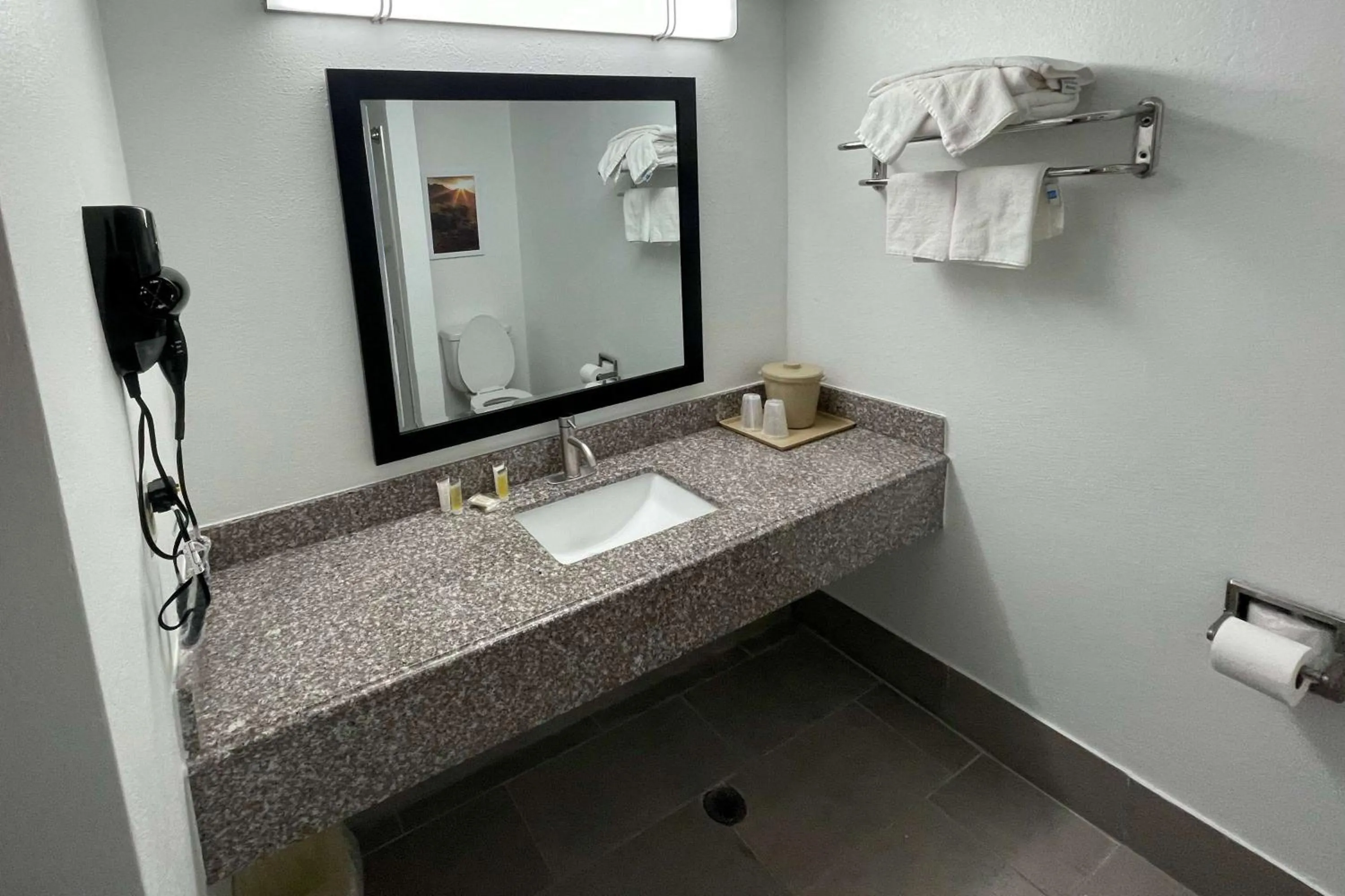 Photo of the whole room in Days Inn by Wyndham Shawnee