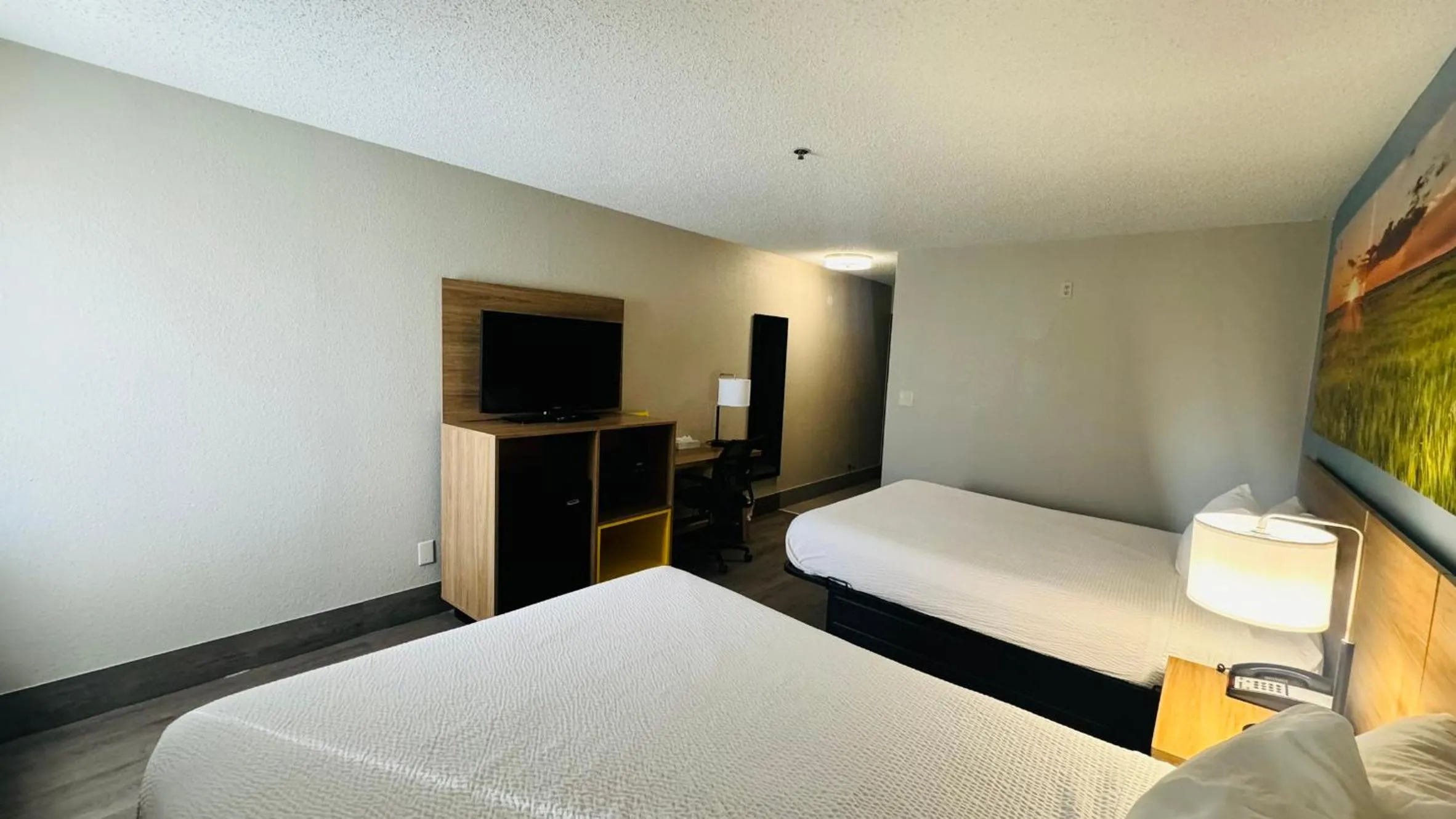 Bed in Days Inn by Wyndham Shawnee