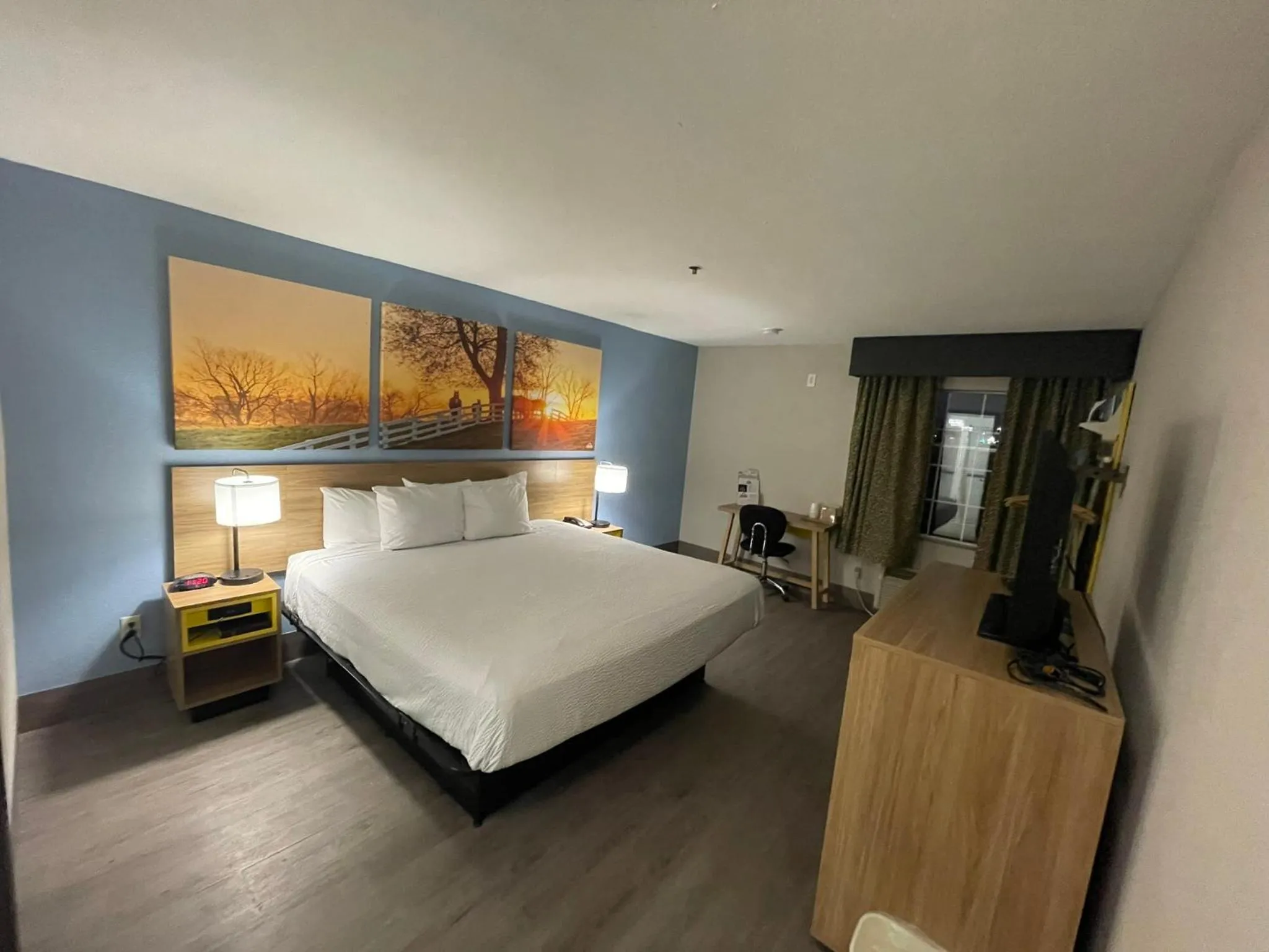 Bed in Days Inn by Wyndham Shawnee