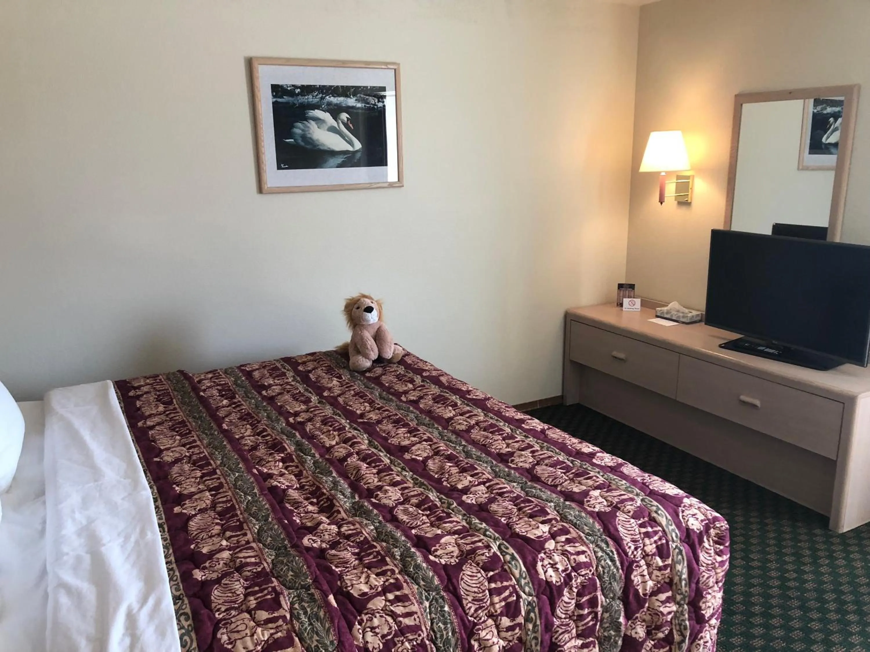 Bedroom, Bed in Kings Inn Cody