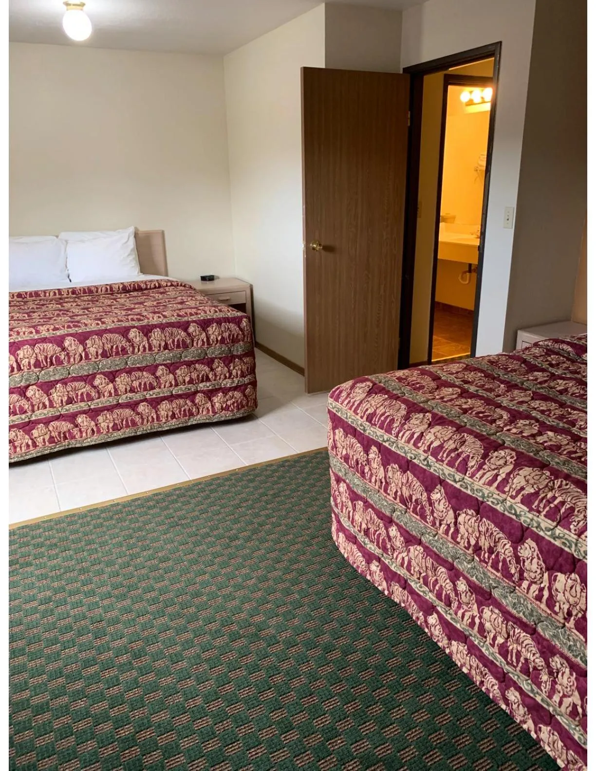 Bedroom, Bed in Kings Inn Cody