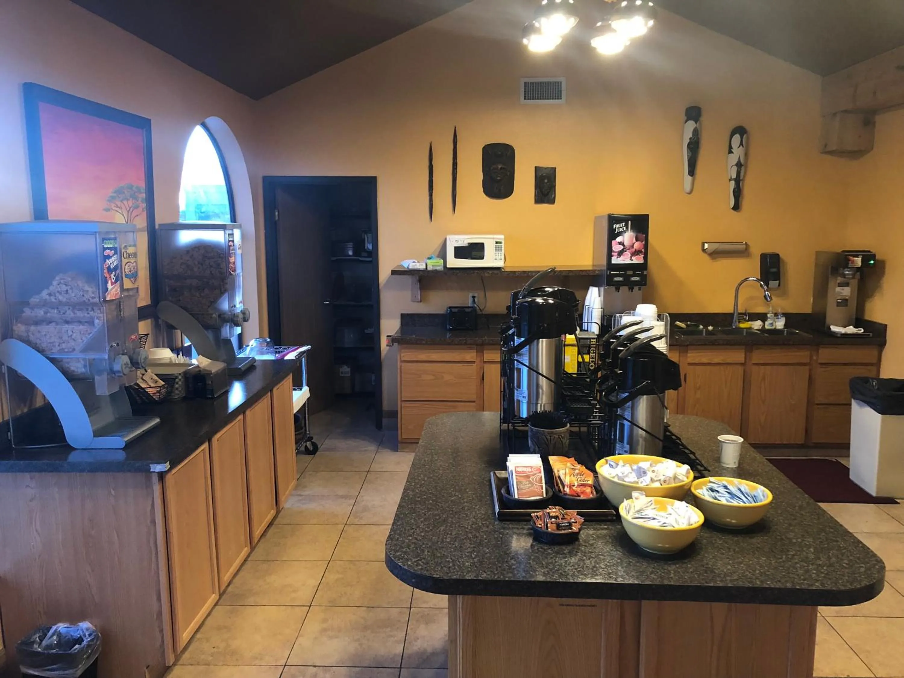 Breakfast in Kings Inn Cody