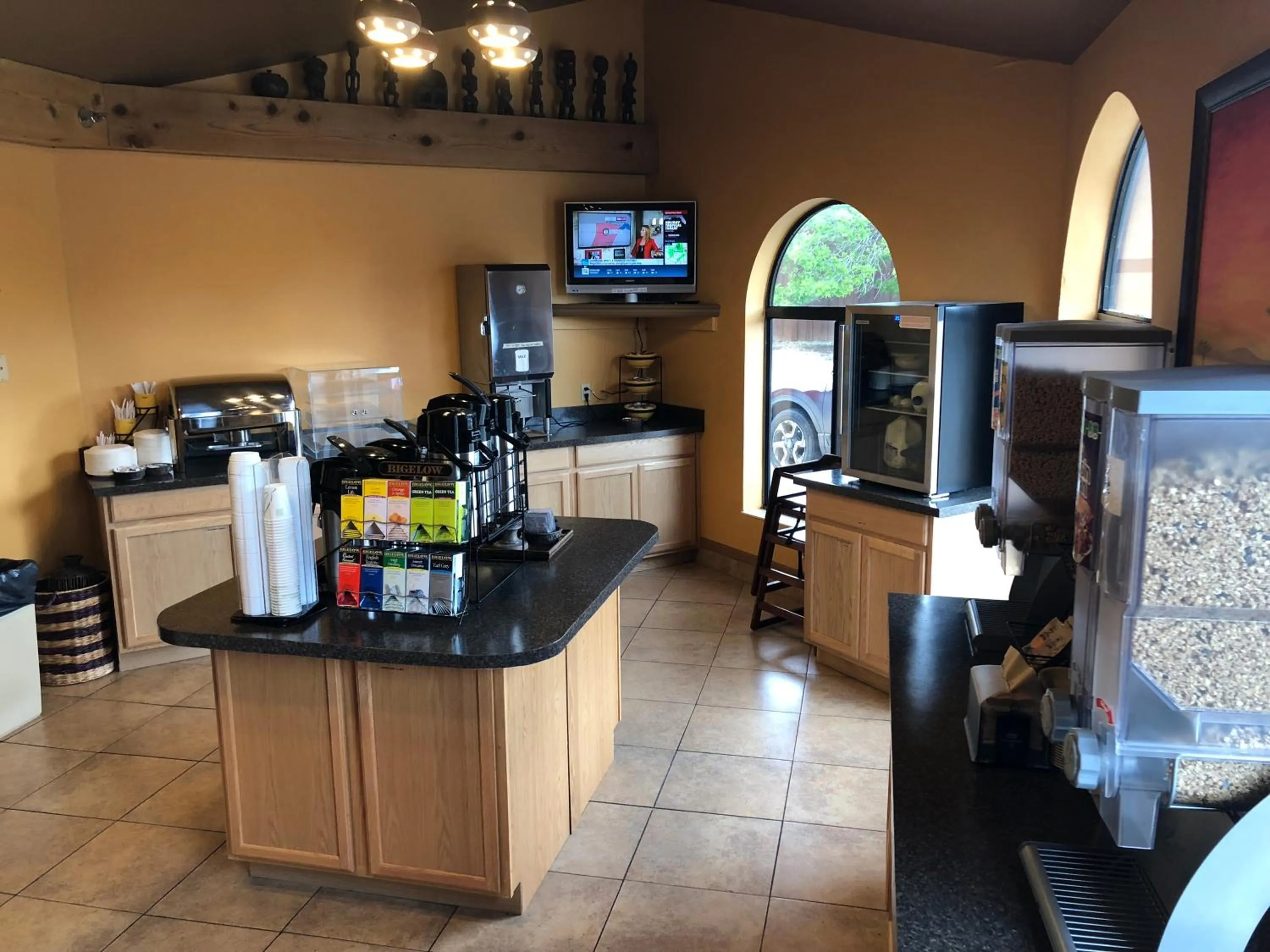 Breakfast in Kings Inn Cody