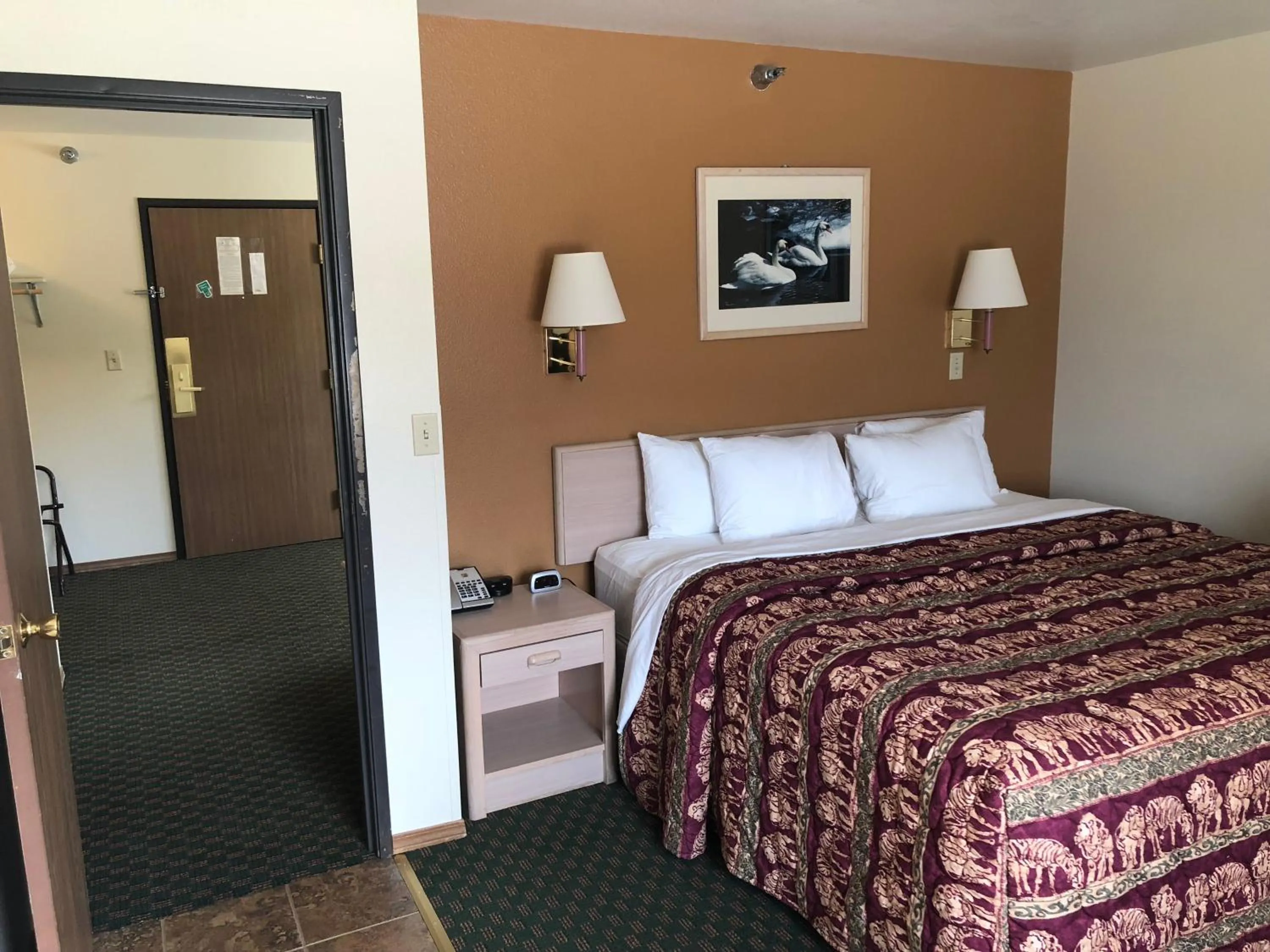 Bedroom, Bed in Kings Inn Cody