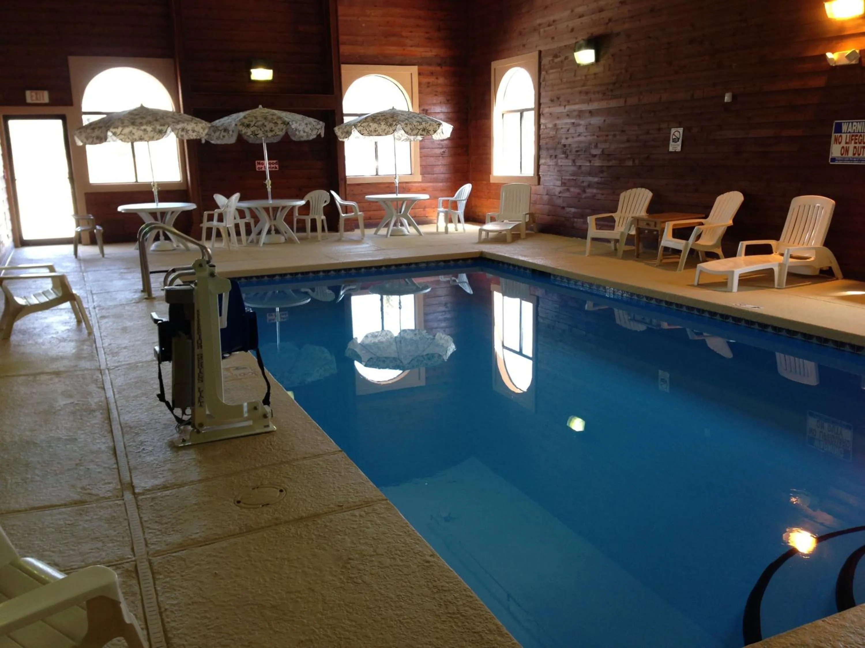 Swimming pool in Kings Inn Cody