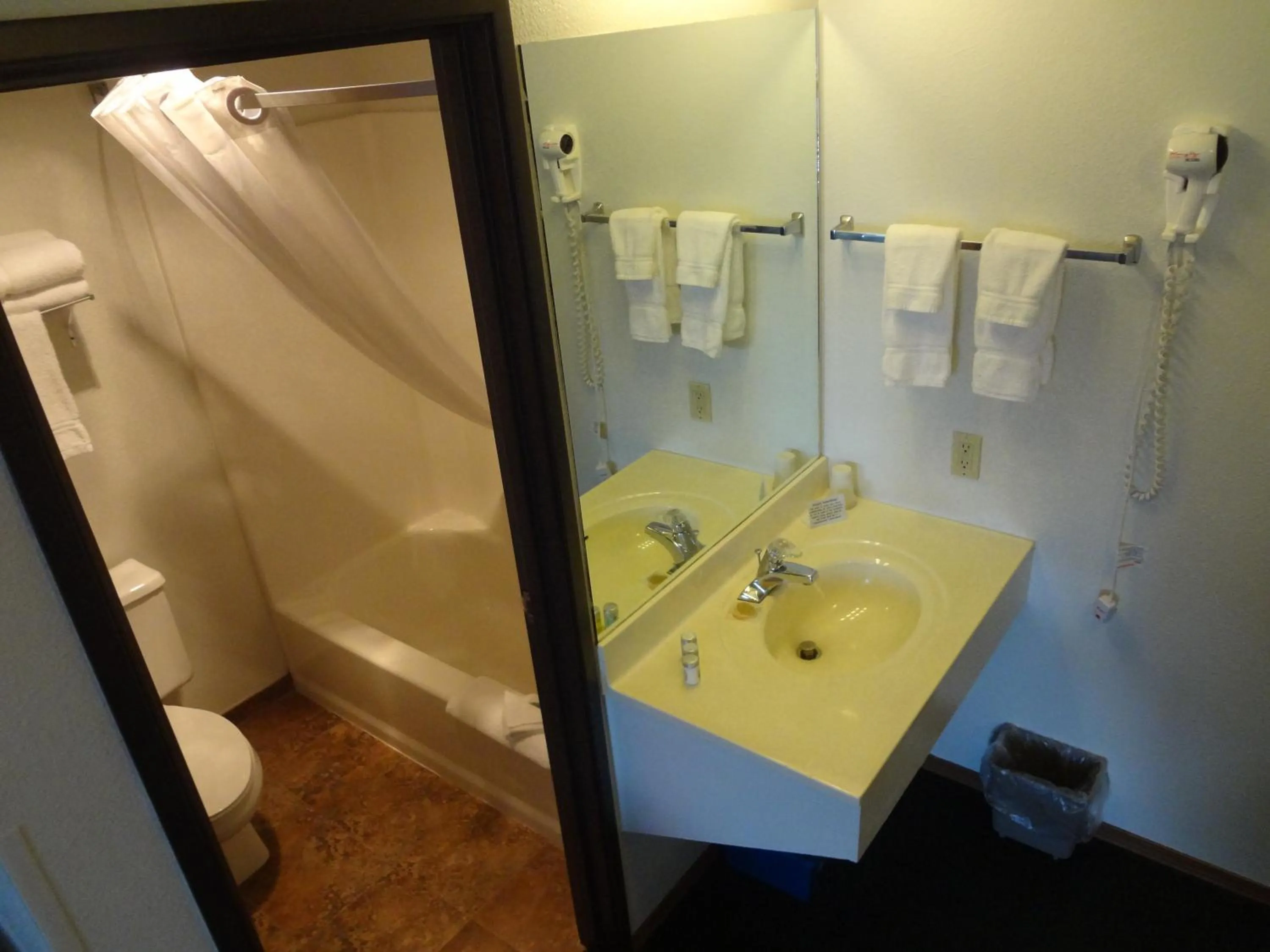 Bathroom in Kings Inn Cody