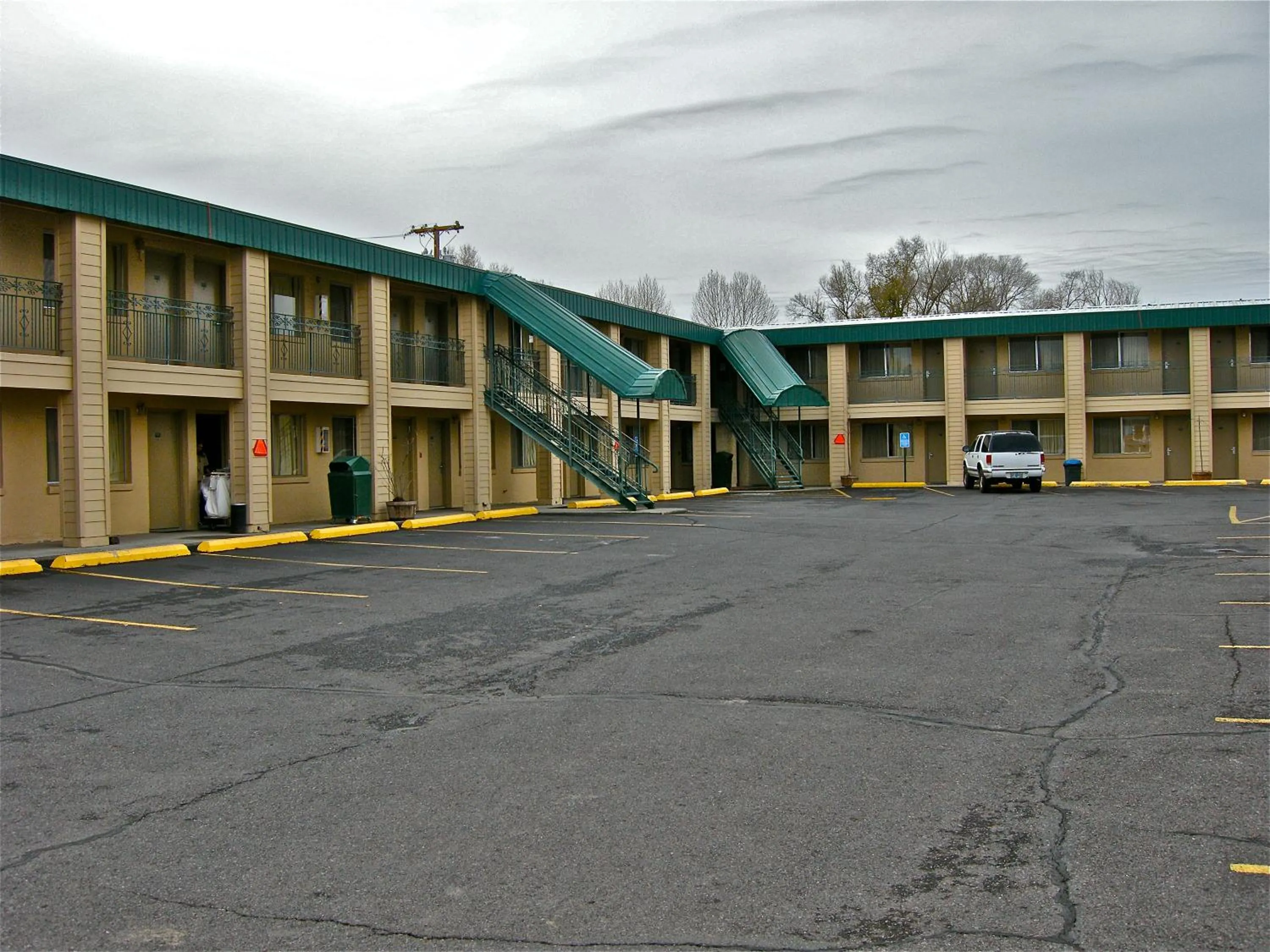 Property building in Days Inn by Wyndham Burns