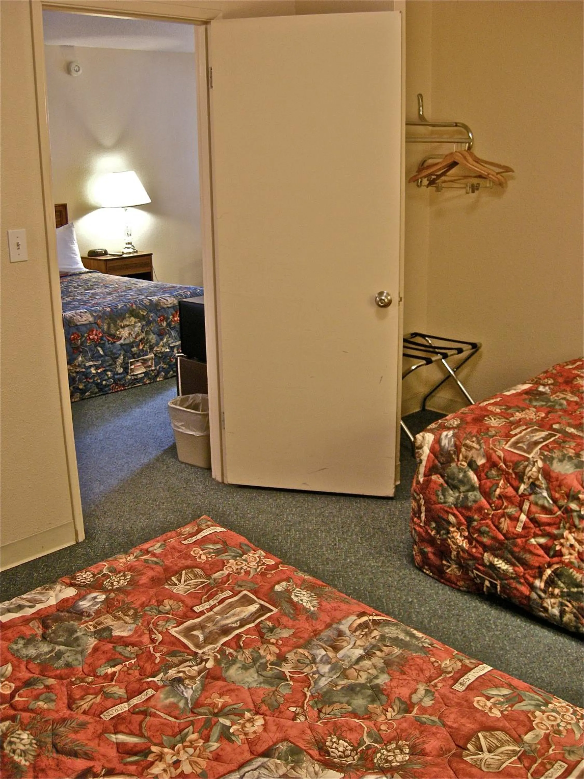 Bedroom, Bed in Days Inn by Wyndham Burns