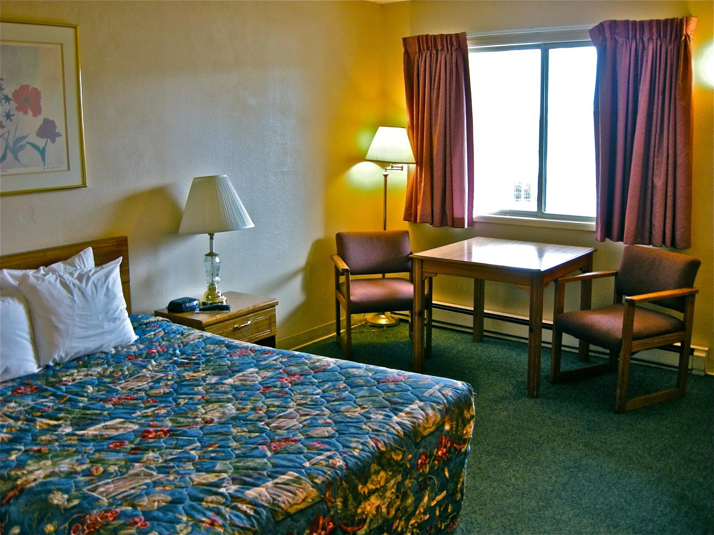 Seating area, Bed in Days Inn by Wyndham Burns