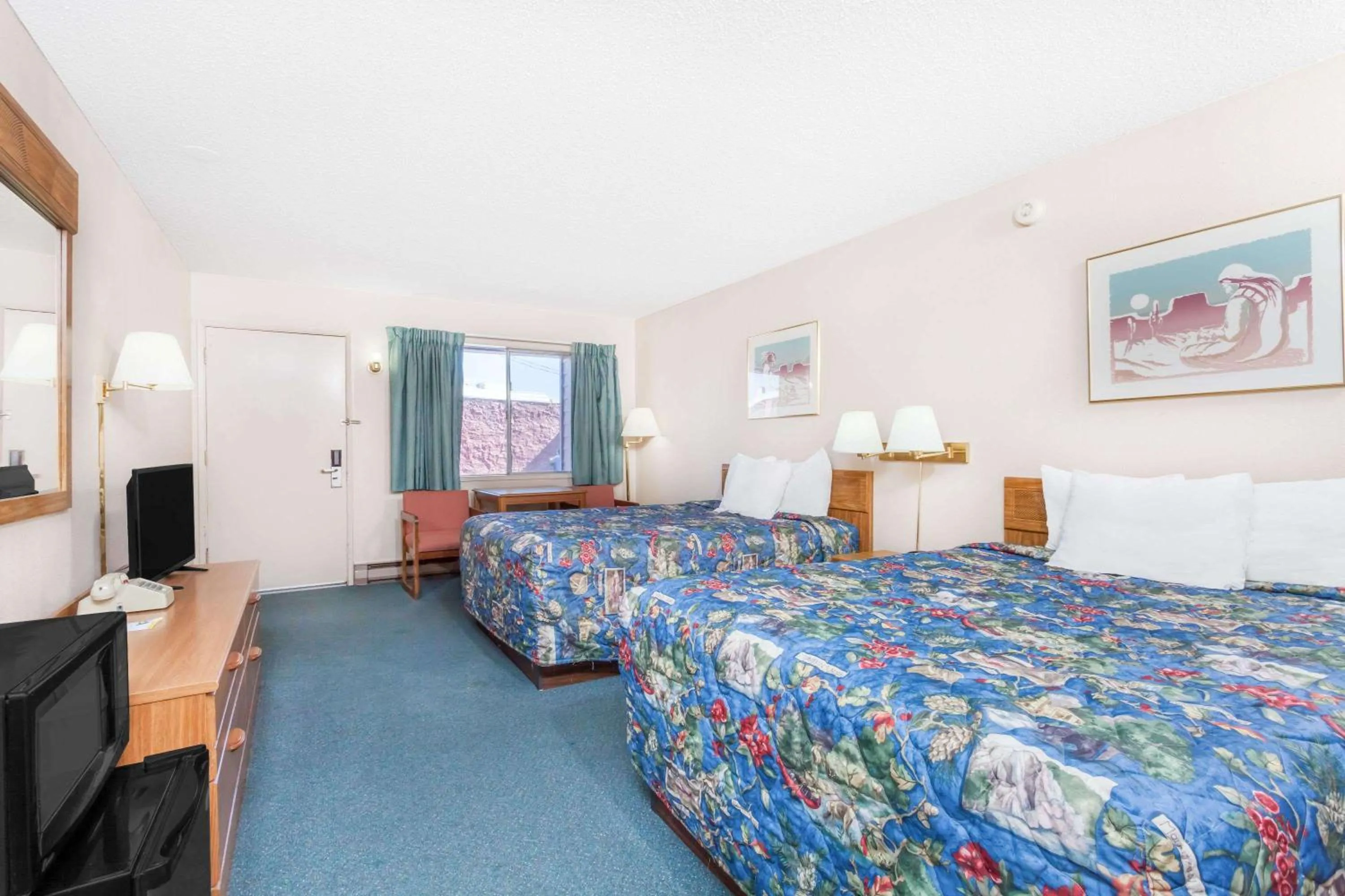 Photo of the whole room, Bed in Days Inn by Wyndham Burns