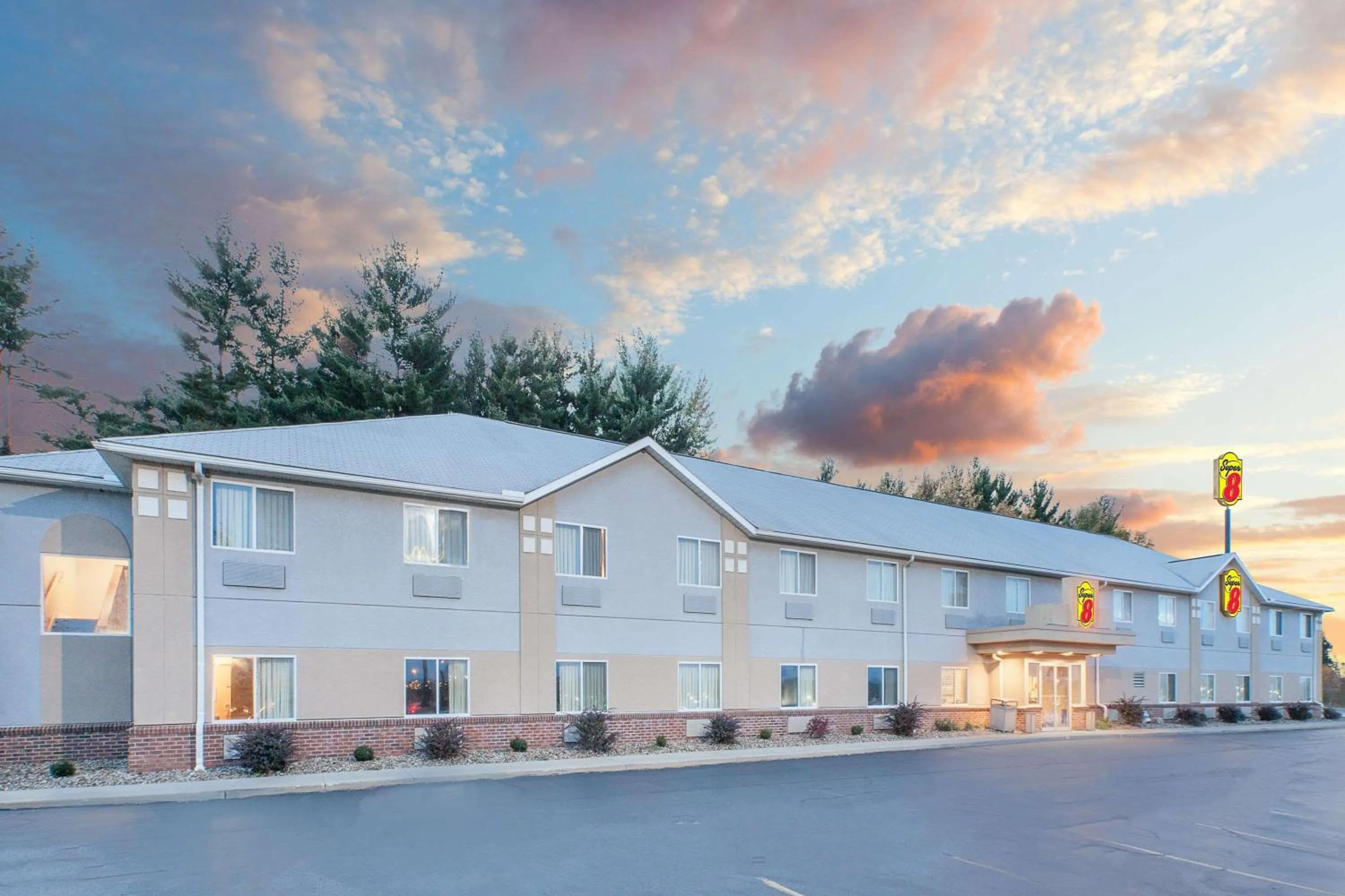 Property building in Super 8 by Wyndham Seville