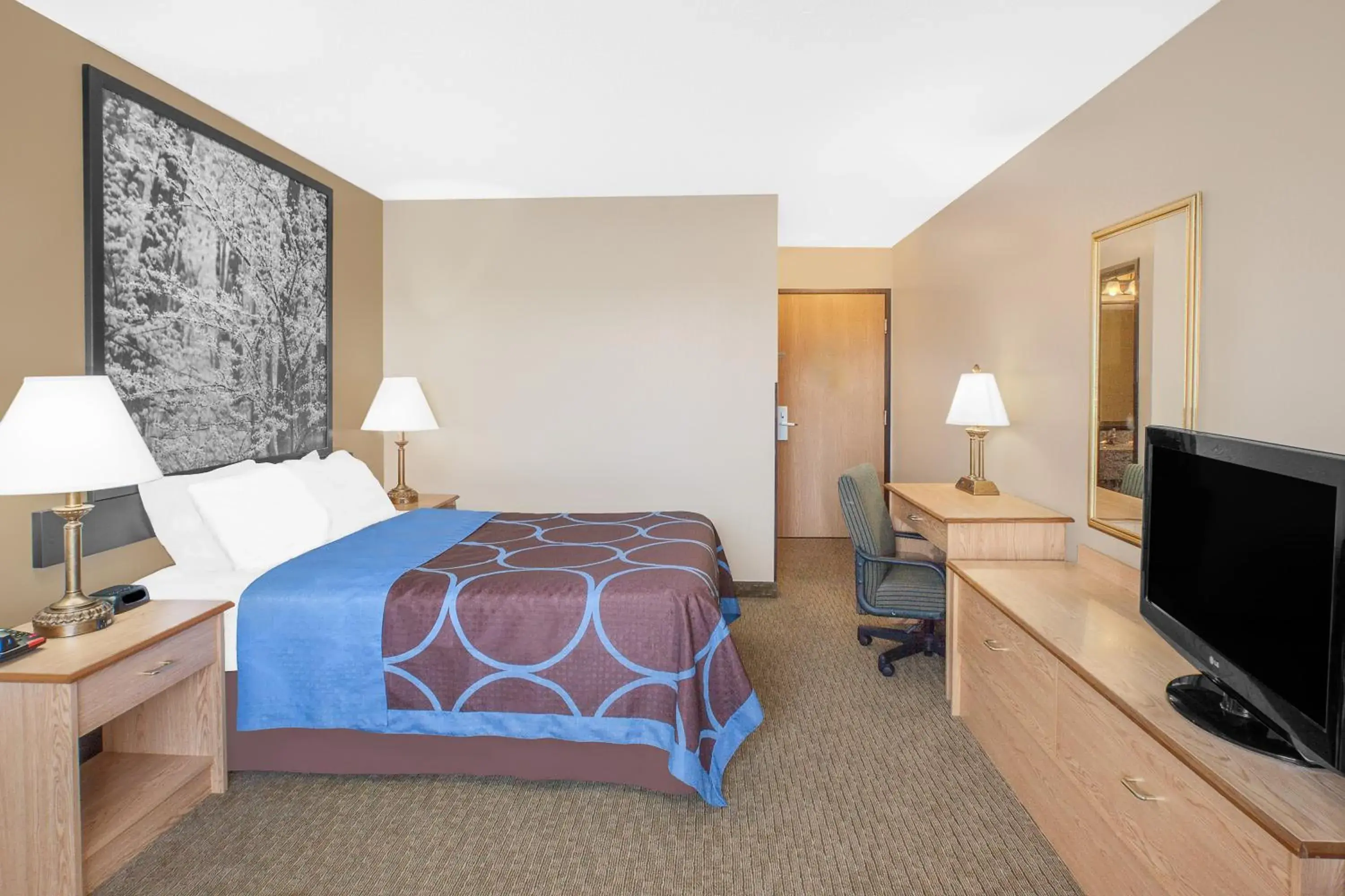 1 Queen Bed, One-Bedroom, Suite, Non-Smoking in Super 8 by Wyndham Seville 1 Queen Bed, One-Bedroom, Suite, Non-Smoking in Super 8 by Wyndham Seville