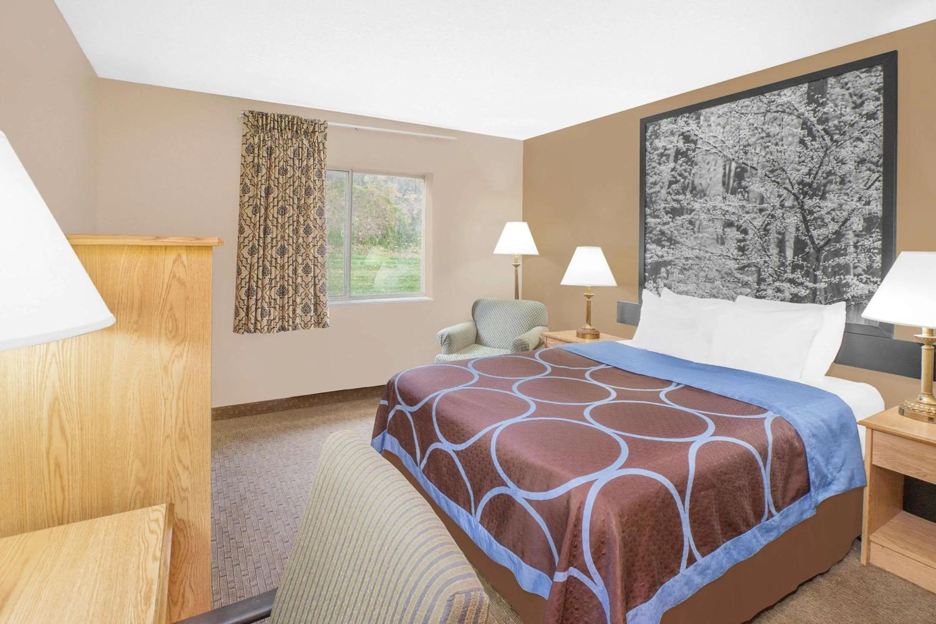 Photo of the whole room, Bed in Super 8 by Wyndham Seville