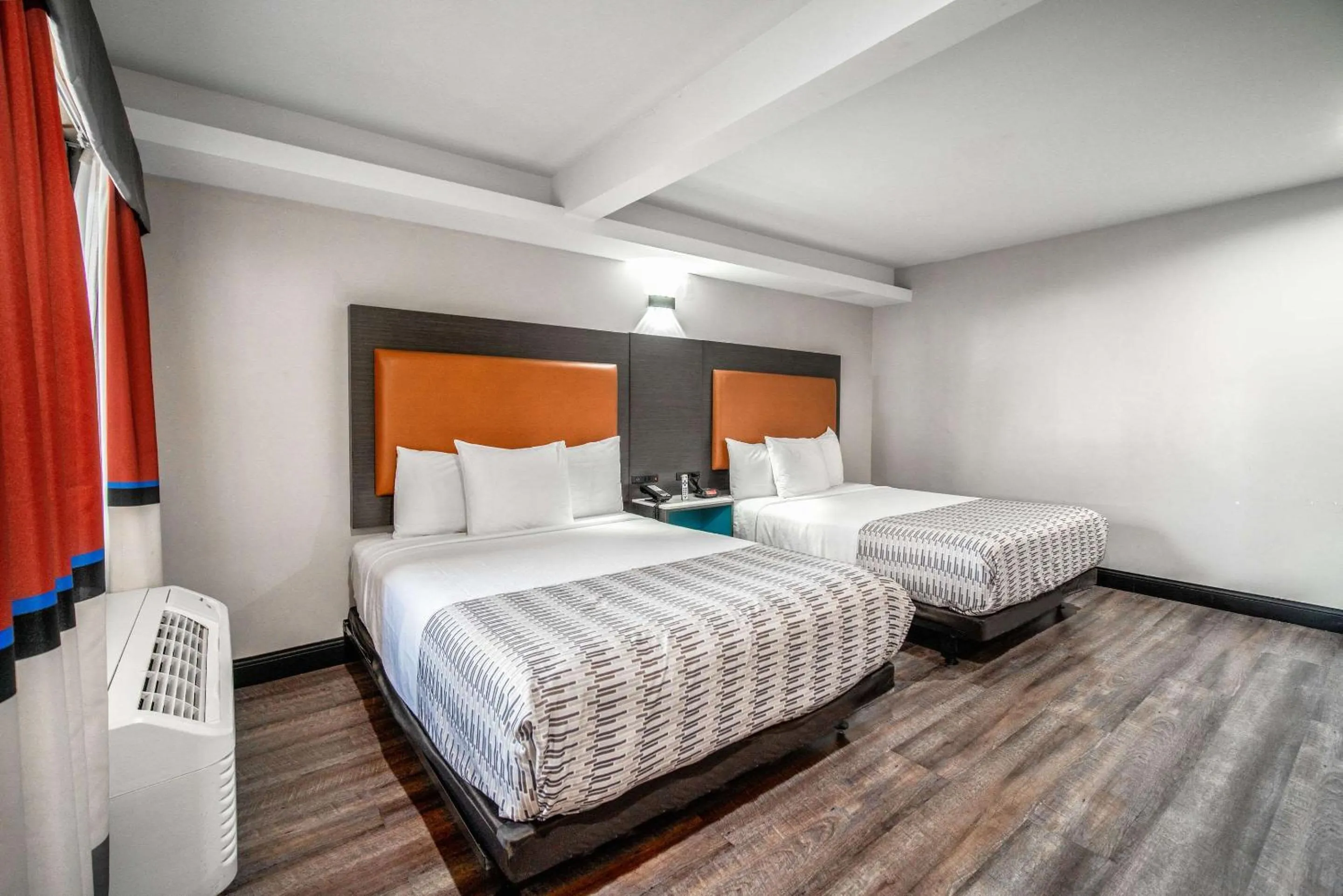 Bedroom, Bed in Rodeway Inn South Gate - Los Angeles South