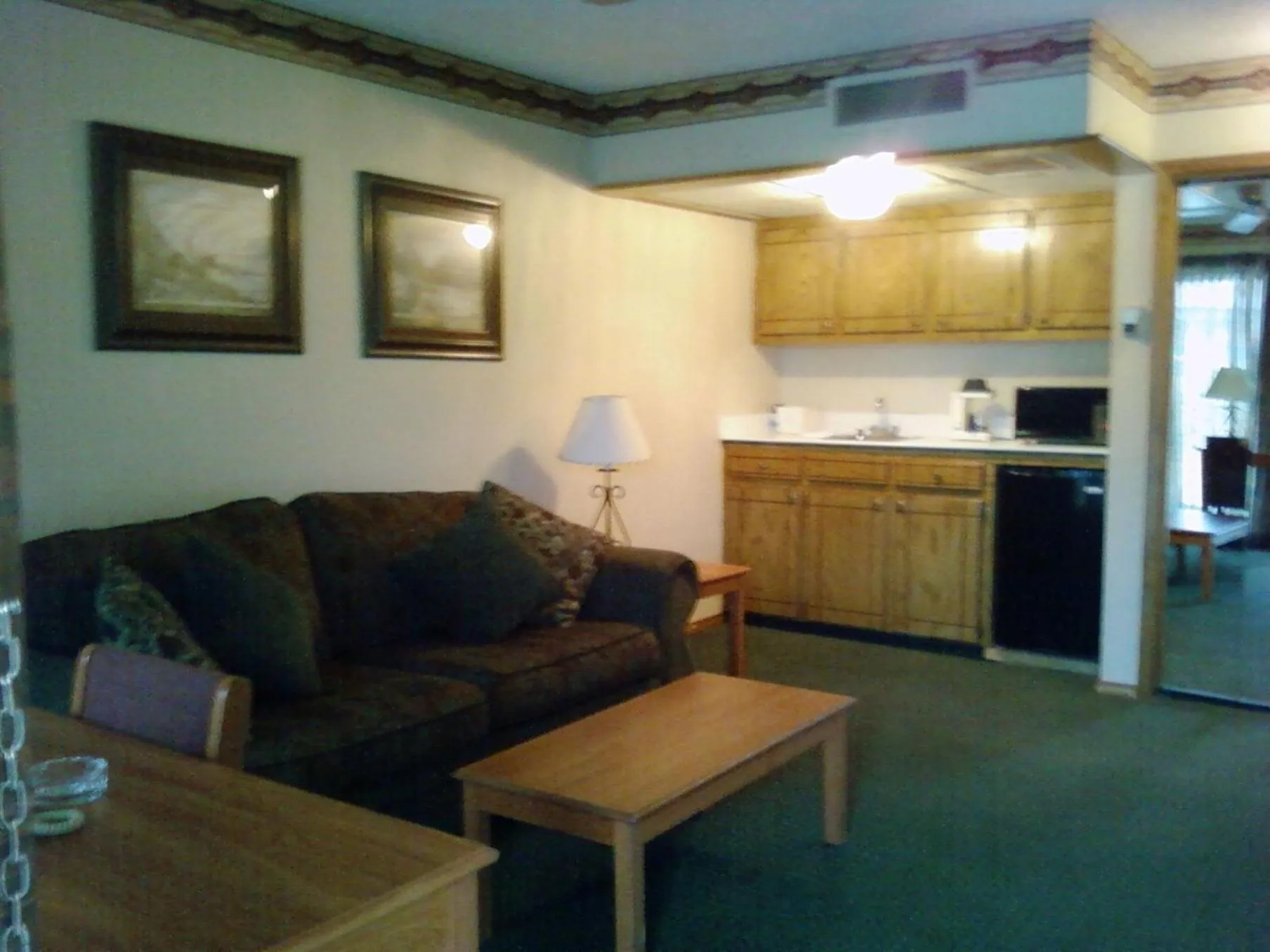 Photo of the whole room in Will Rogers Inn