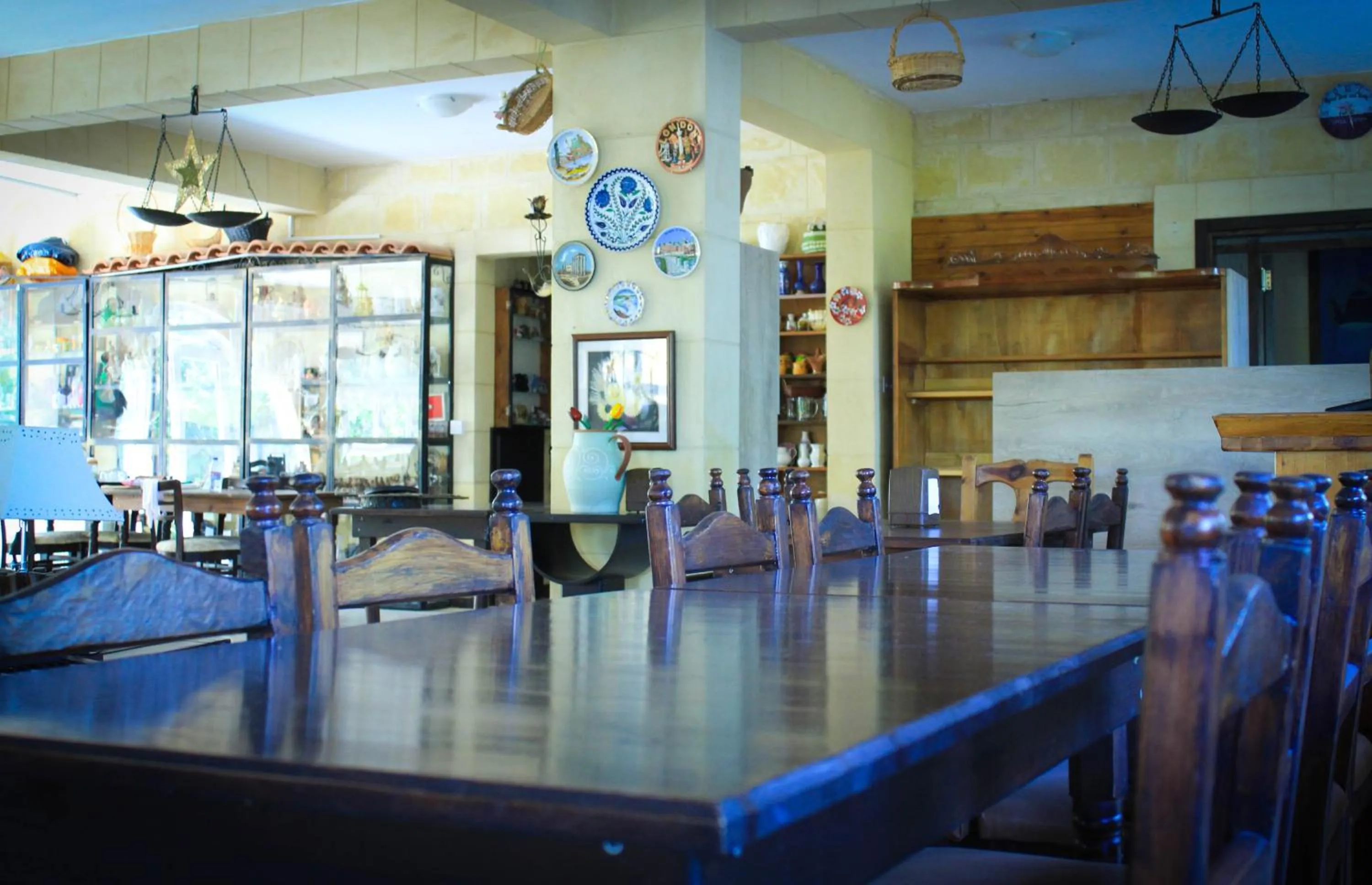 Restaurant/places to eat in Lapida Garden