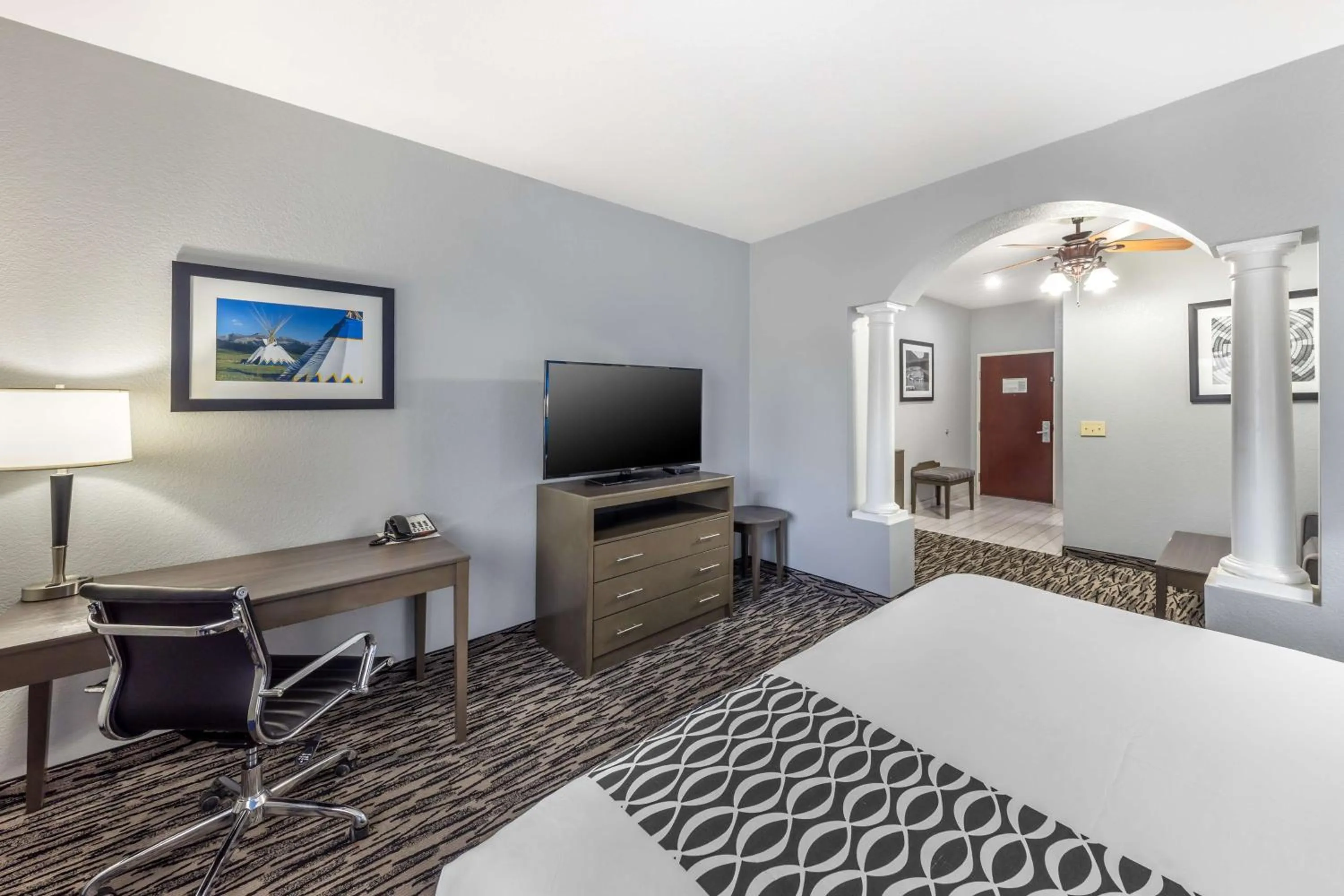 Photo of the whole room, Bed in Best Western Atoka Inn & Suites