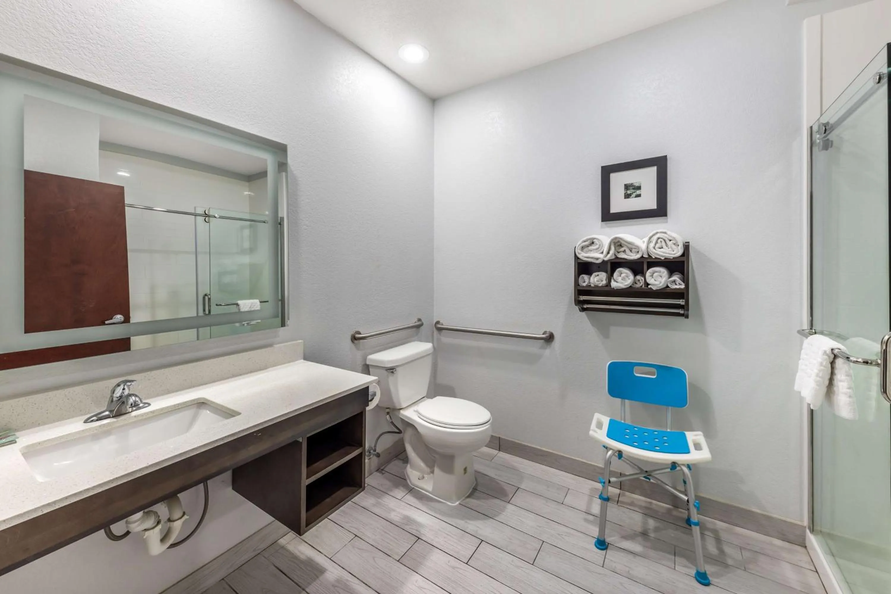 Bathroom in Best Western Atoka Inn & Suites