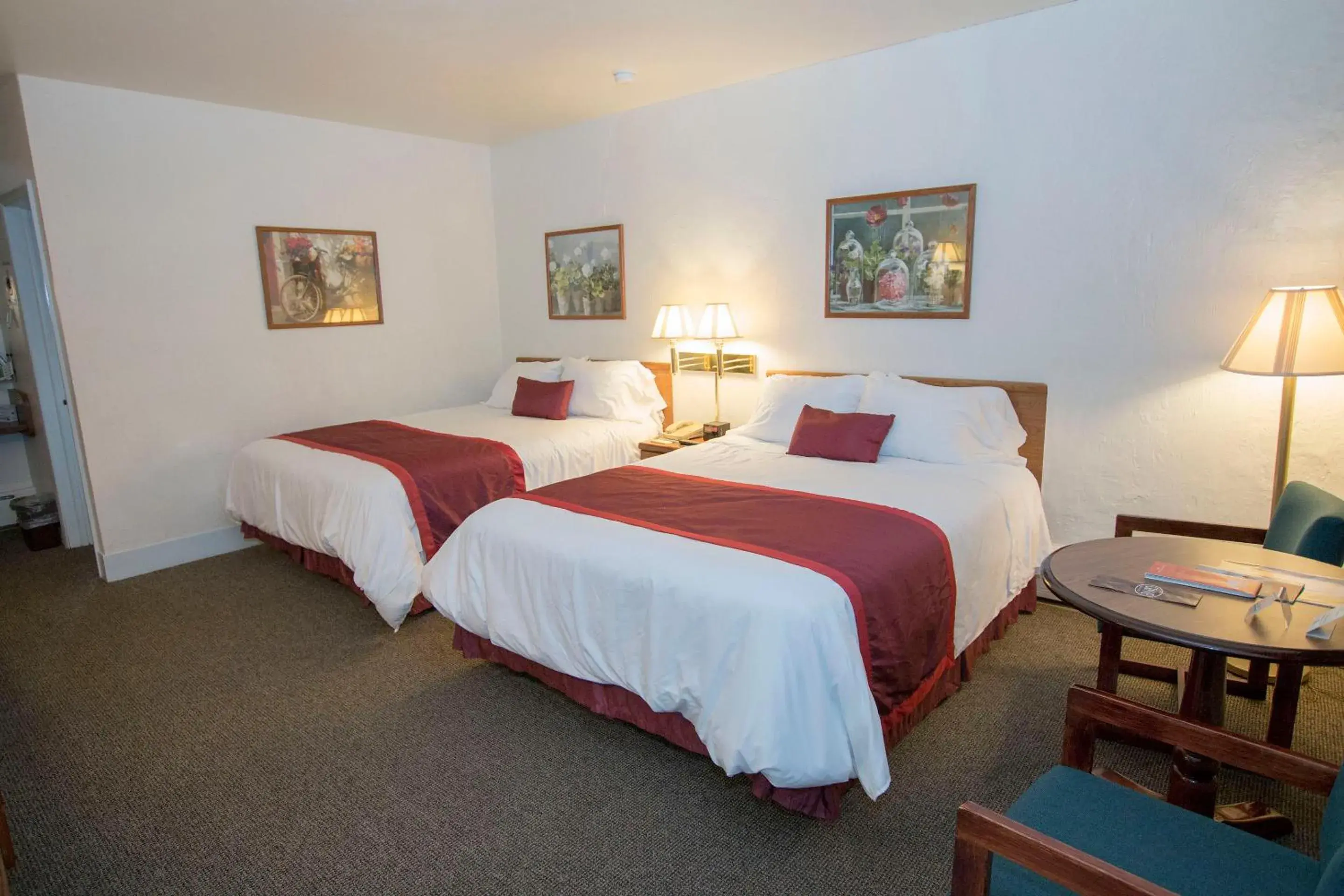 Queen Room in The Chalet Motel Queen Room in The Chalet Motel