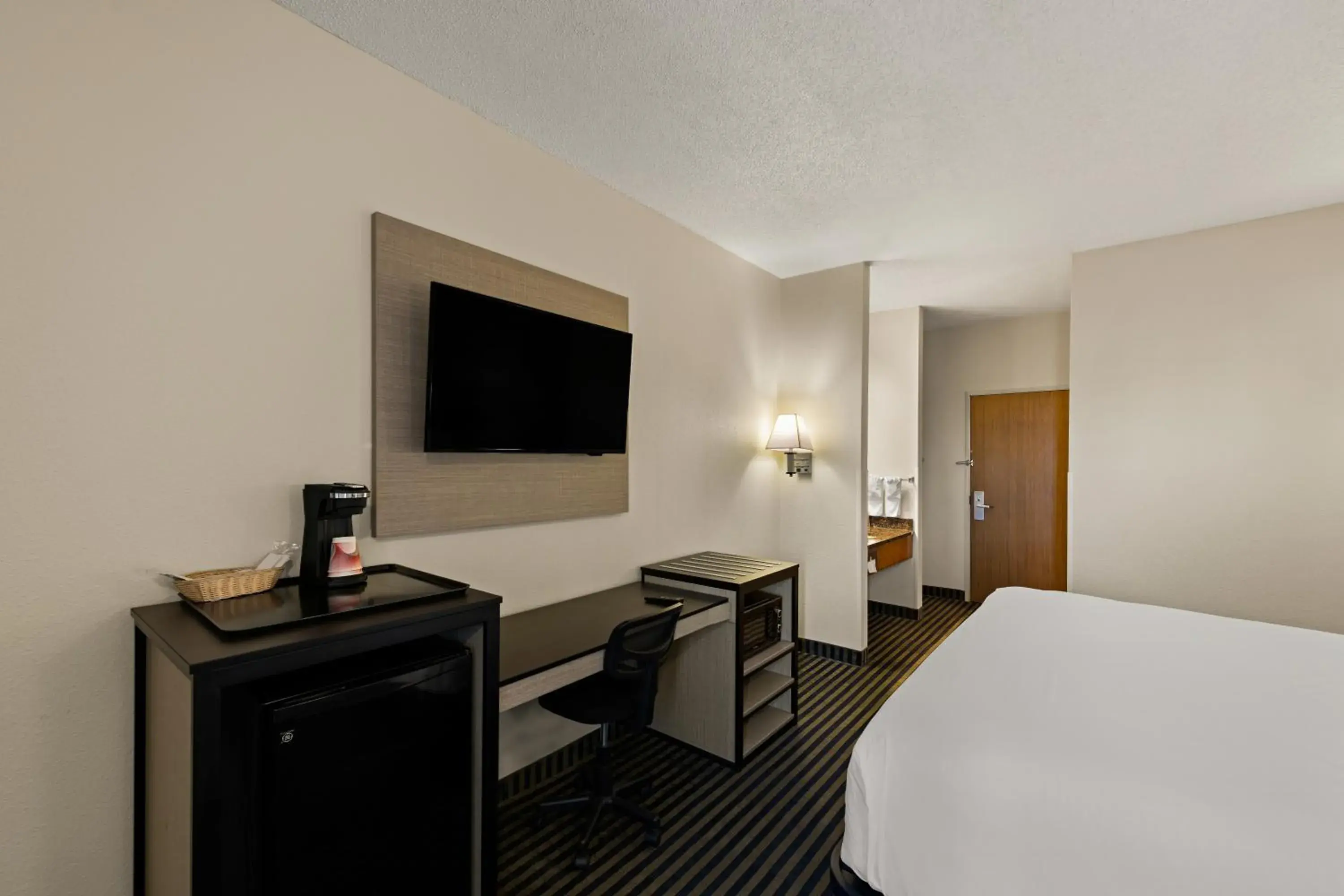King Room - Non-Smoking in Red Lion Inn & Suites Gretna - Omaha SW King Room - Non-Smoking in Red Lion Inn & Suites Gretna - Omaha SW