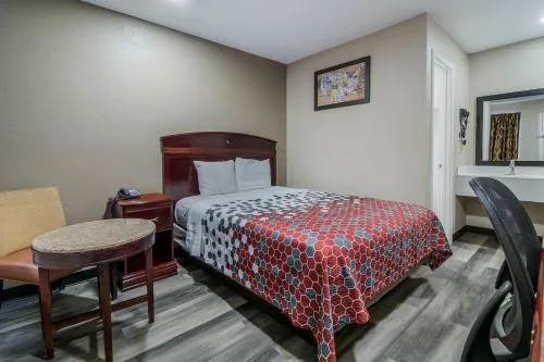 Super 8 by Wyndham Waco North I-35