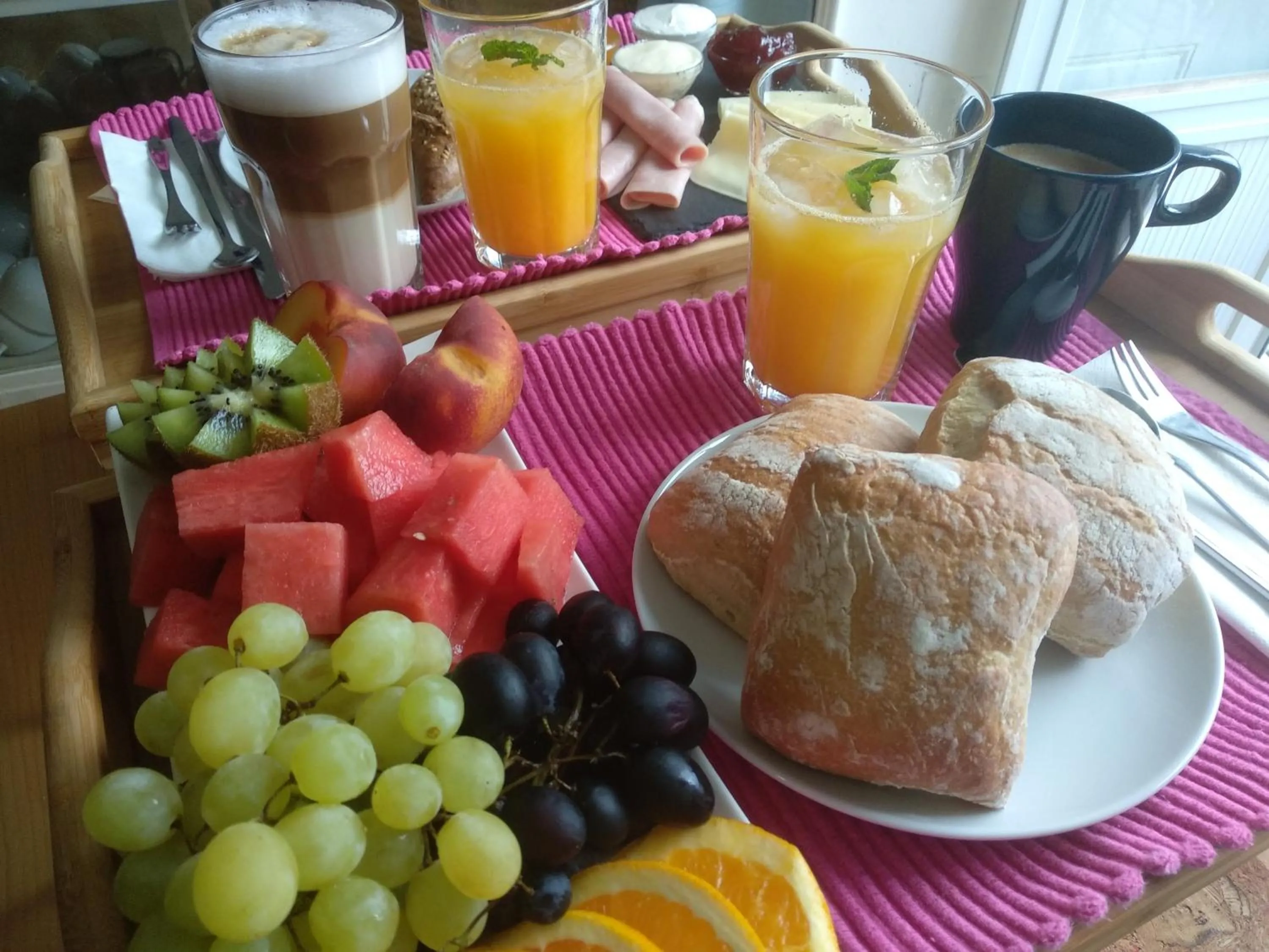 Breakfast in Bea's Bed & Breakfast