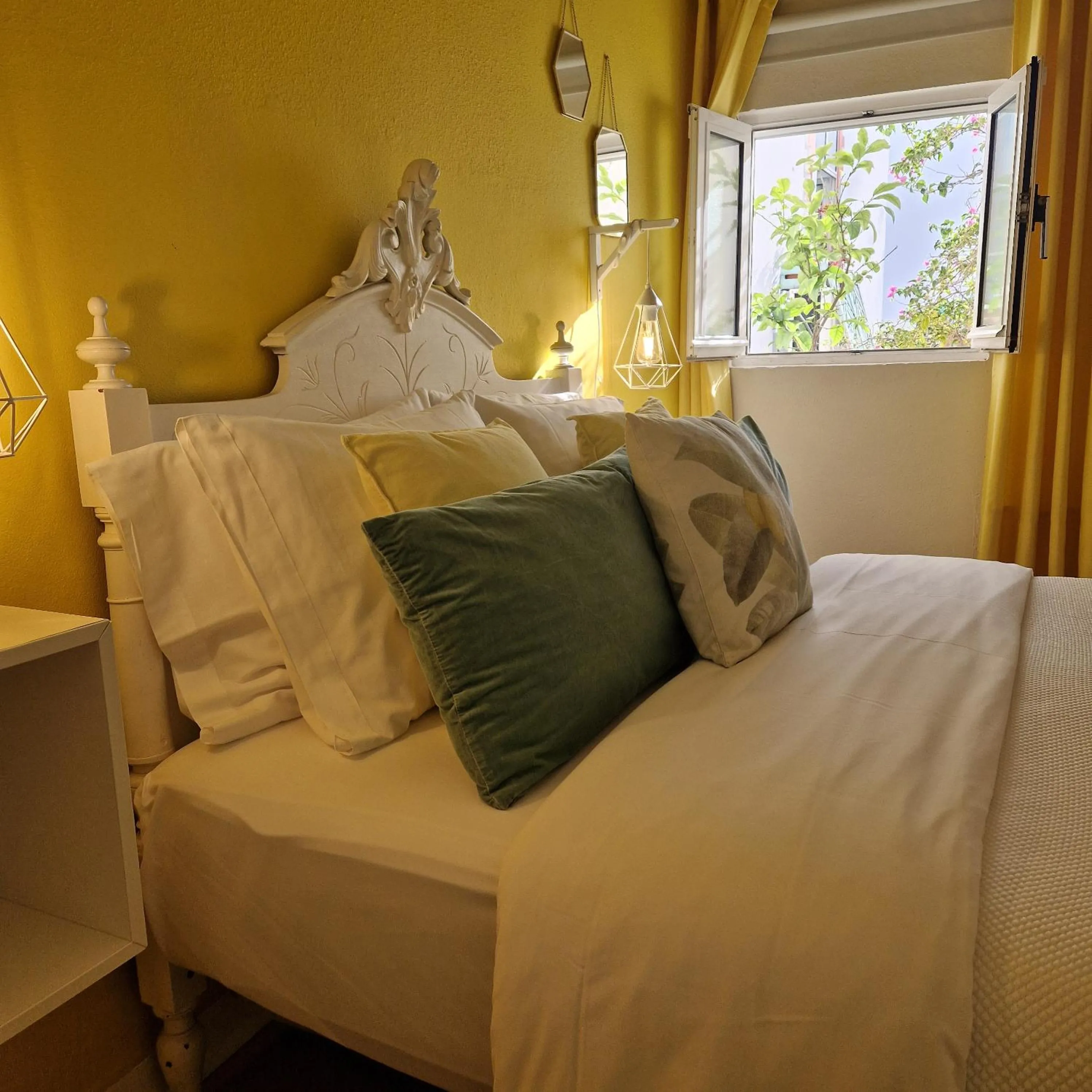 Bed in Bea's Bed & Breakfast