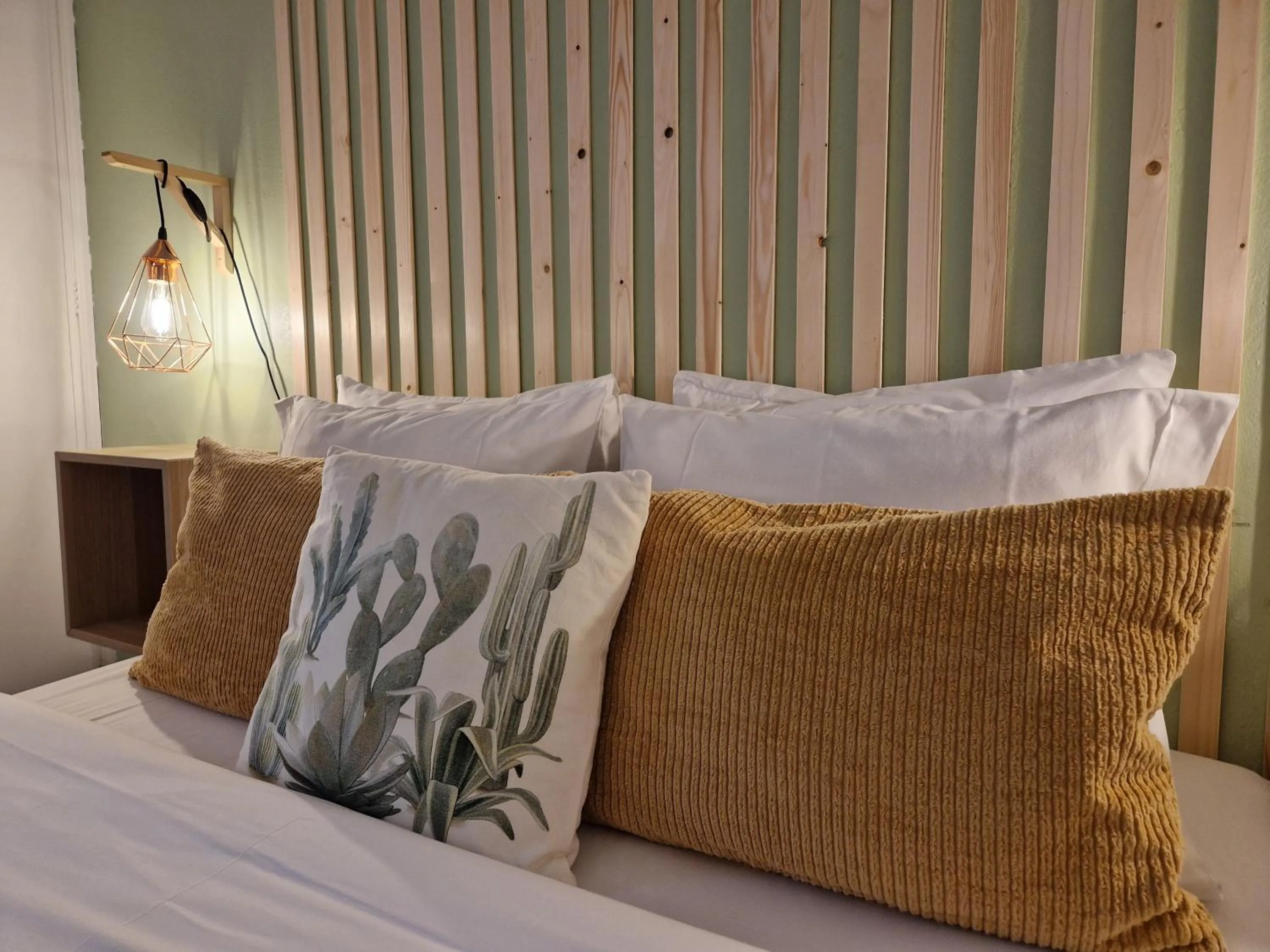 Bed in Bea's Bed & Breakfast