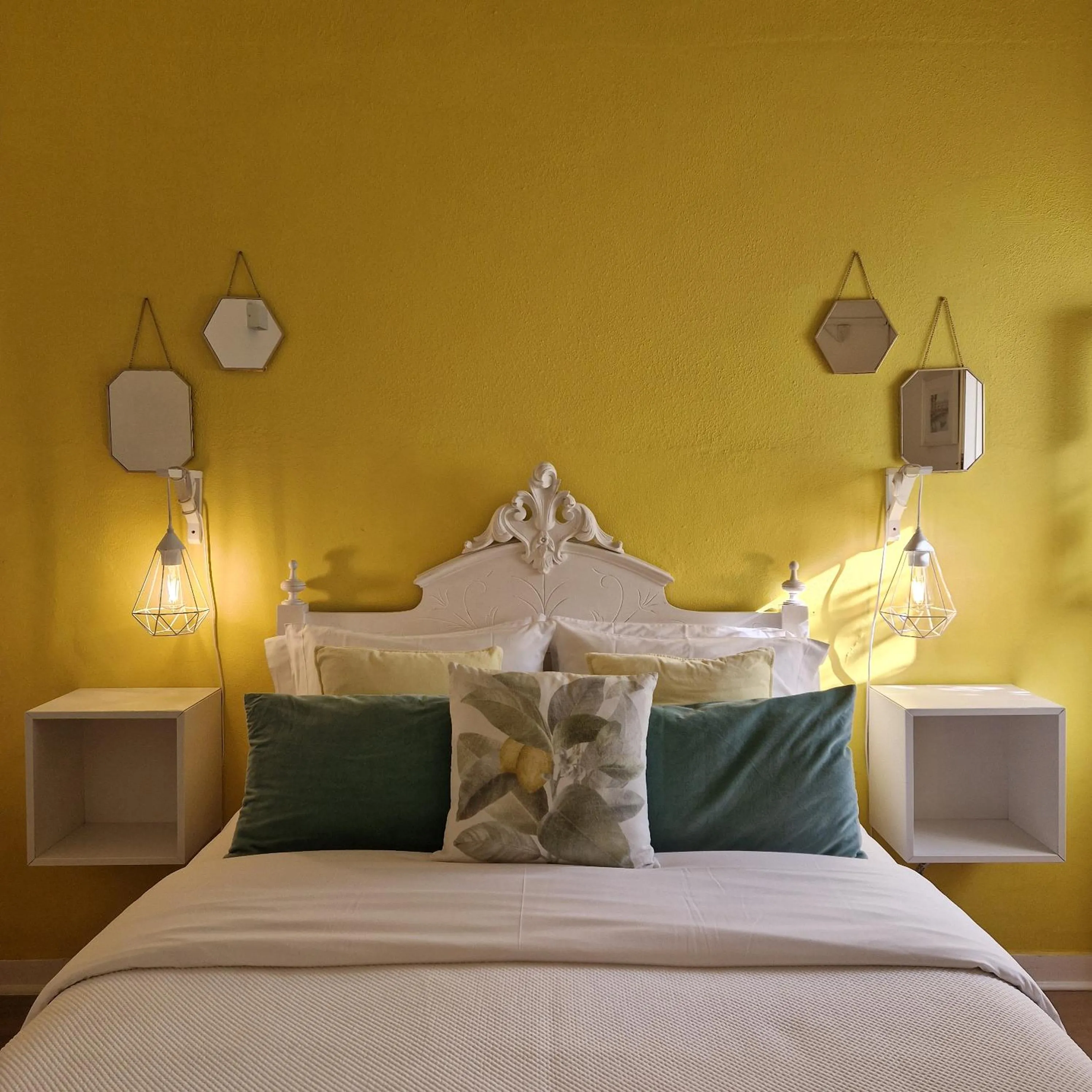 Bed in Bea's Bed & Breakfast