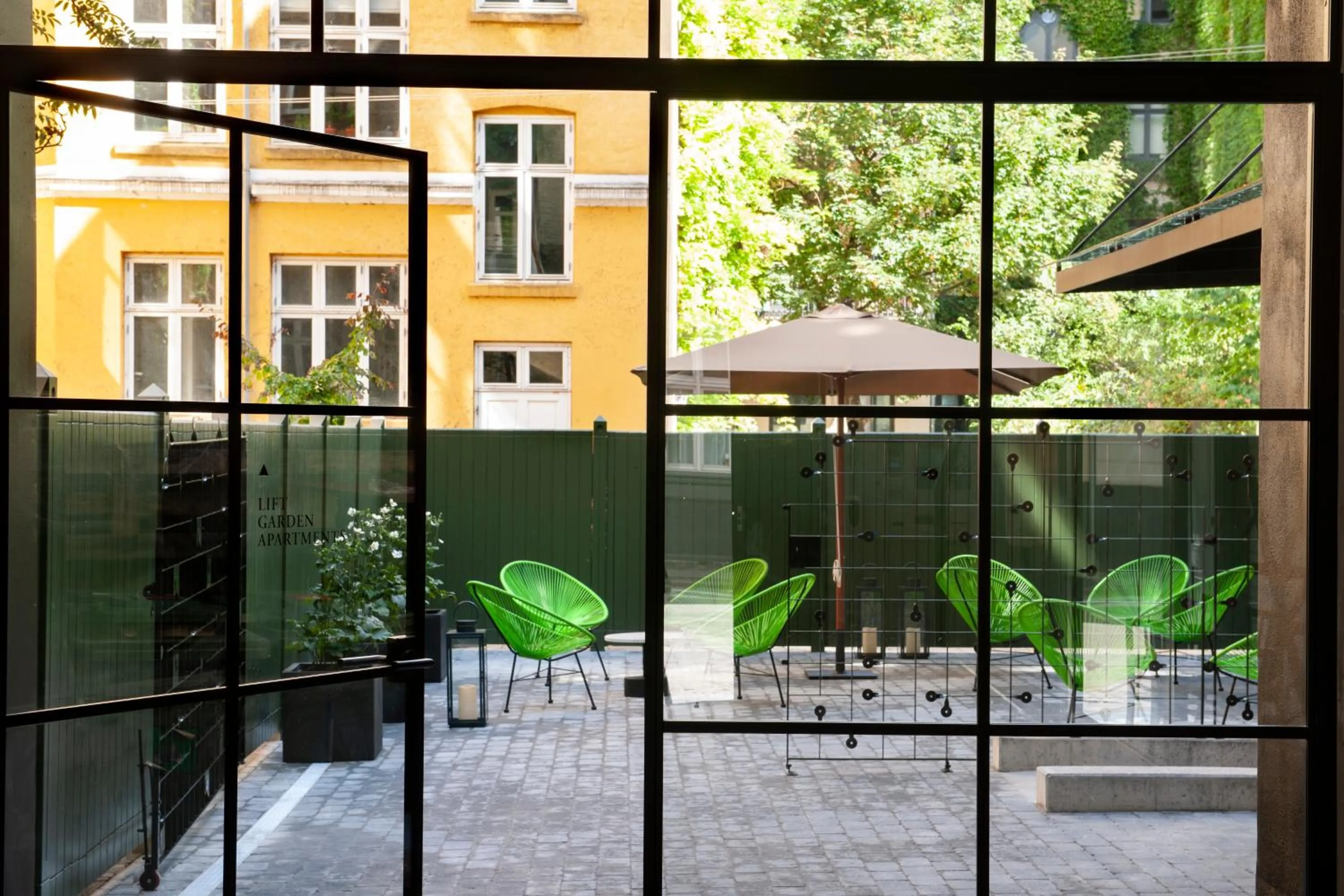 Garden in Eric Vökel Boutique Apartments - Copenhagen Suites