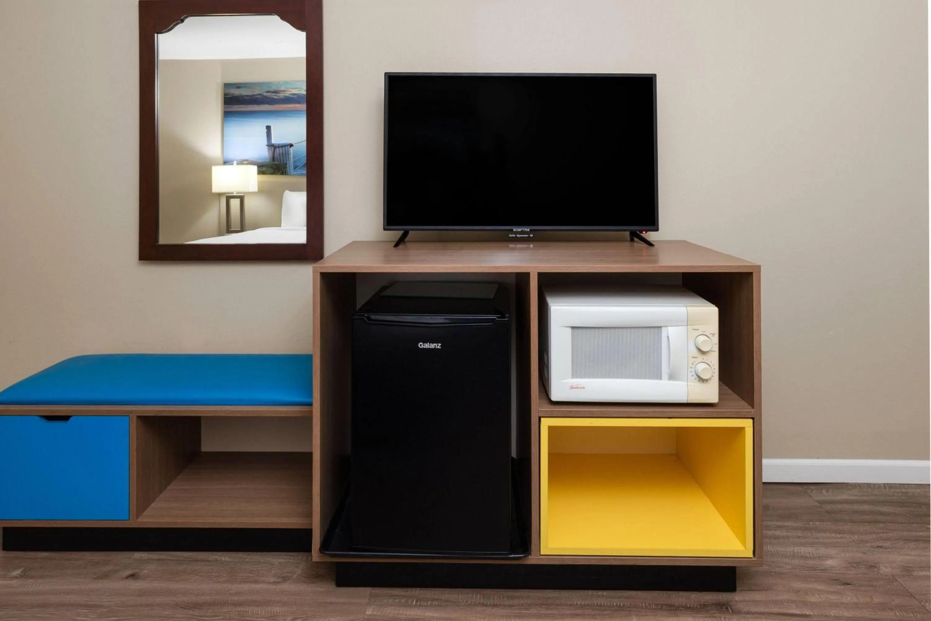 Photo of the whole room in Days Inn by Wyndham Mountain Home