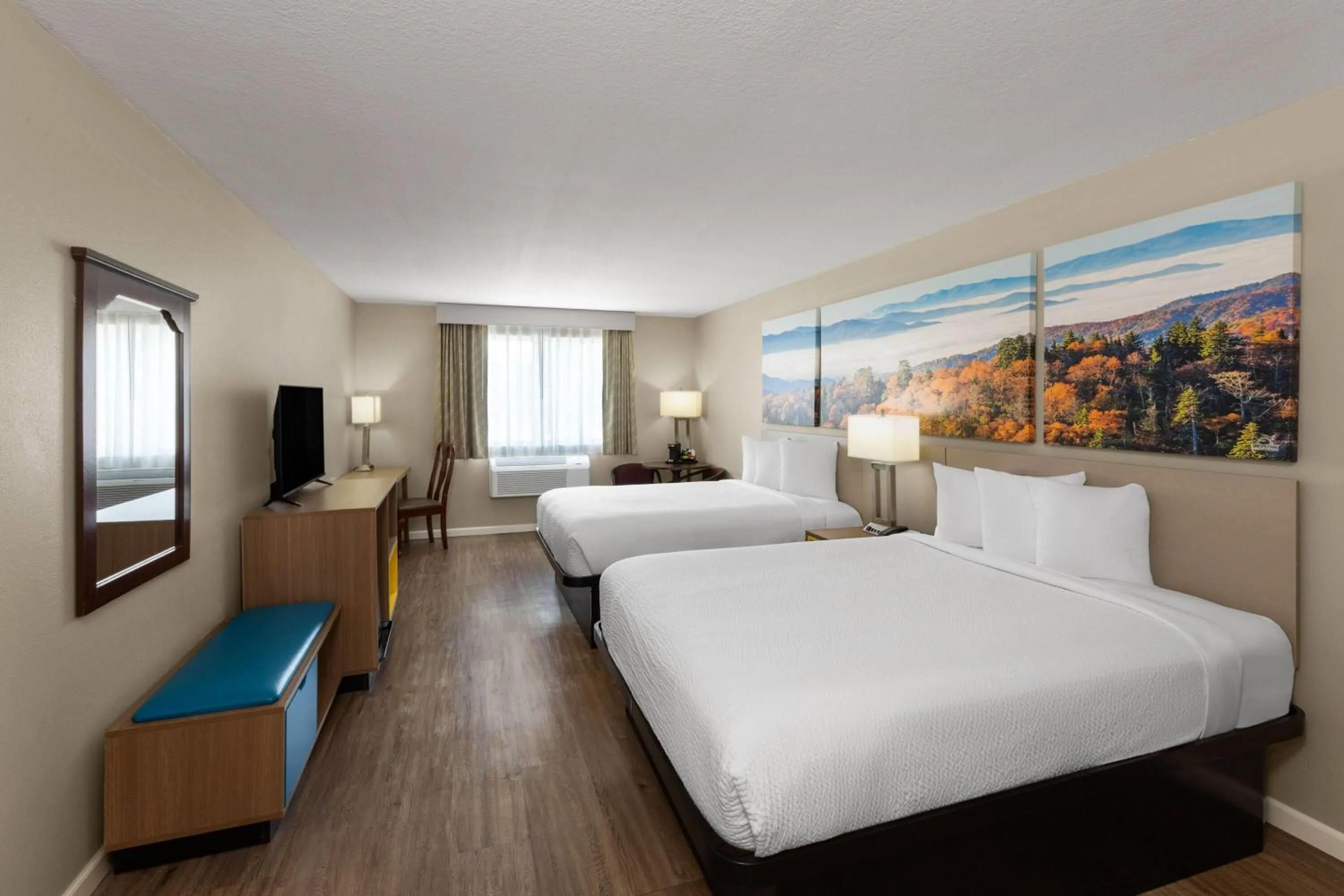 Photo of the whole room, Bed in Days Inn by Wyndham Mountain Home