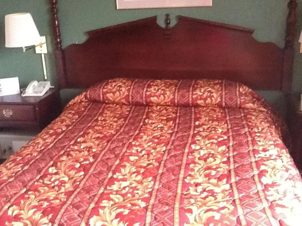 Bed in Super 8 by Wyndham Kennett