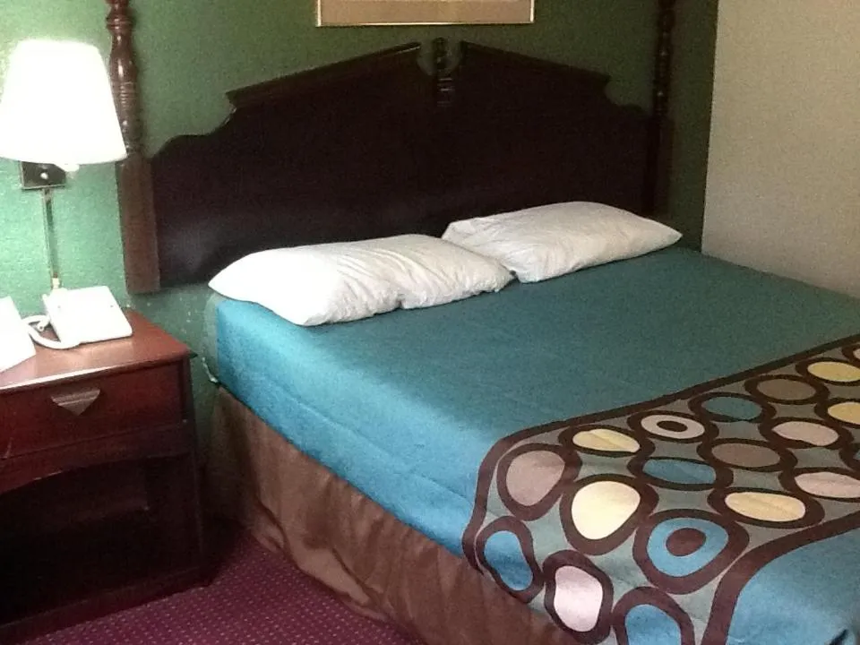 Bed in Super 8 by Wyndham Kennett
