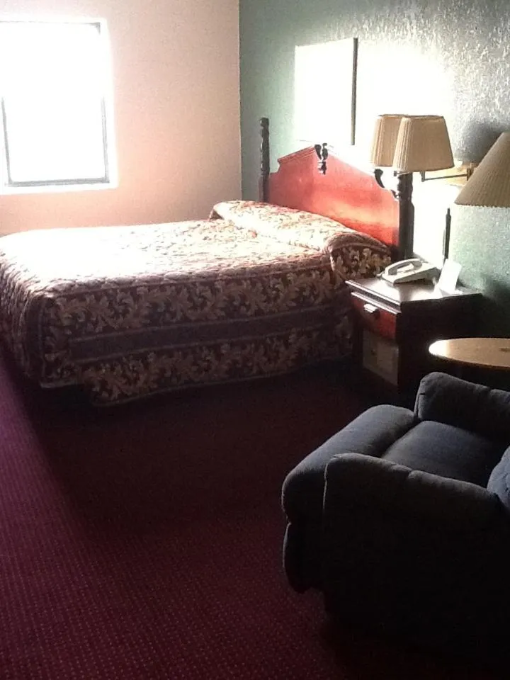 Bed in Super 8 by Wyndham Kennett