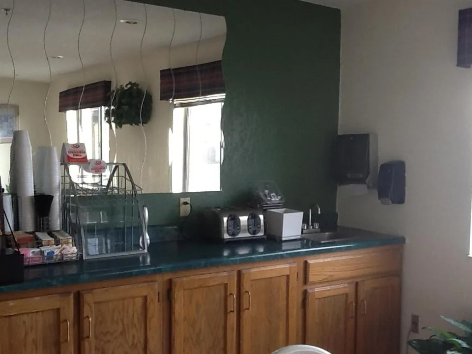 Super 8 by Wyndham Kennett