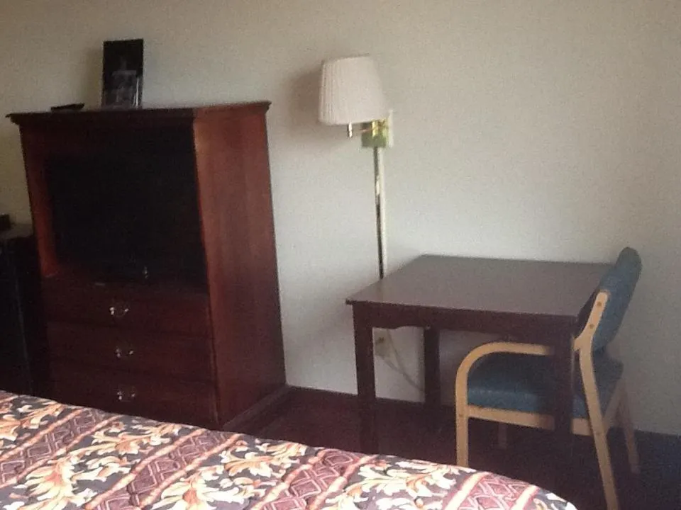 Bed in Super 8 by Wyndham Kennett