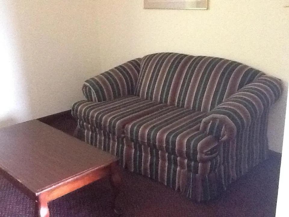 Super 8 by Wyndham Kennett