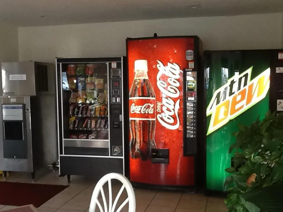 Super 8 by Wyndham Kennett