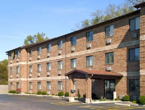 Property building in Super 8 by Wyndham Kennett