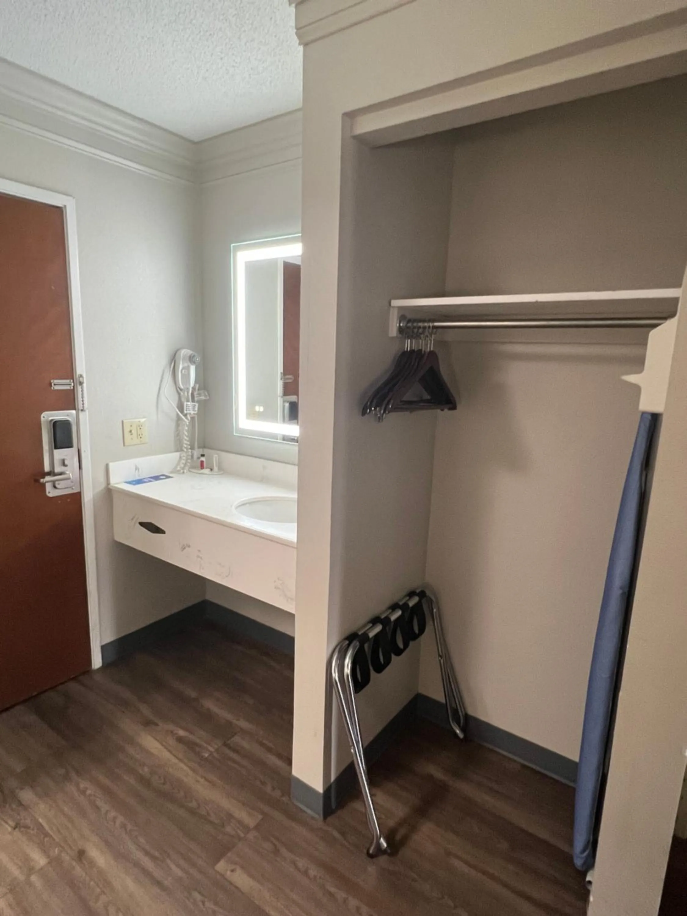 Days Inn by Wyndham Louisburg