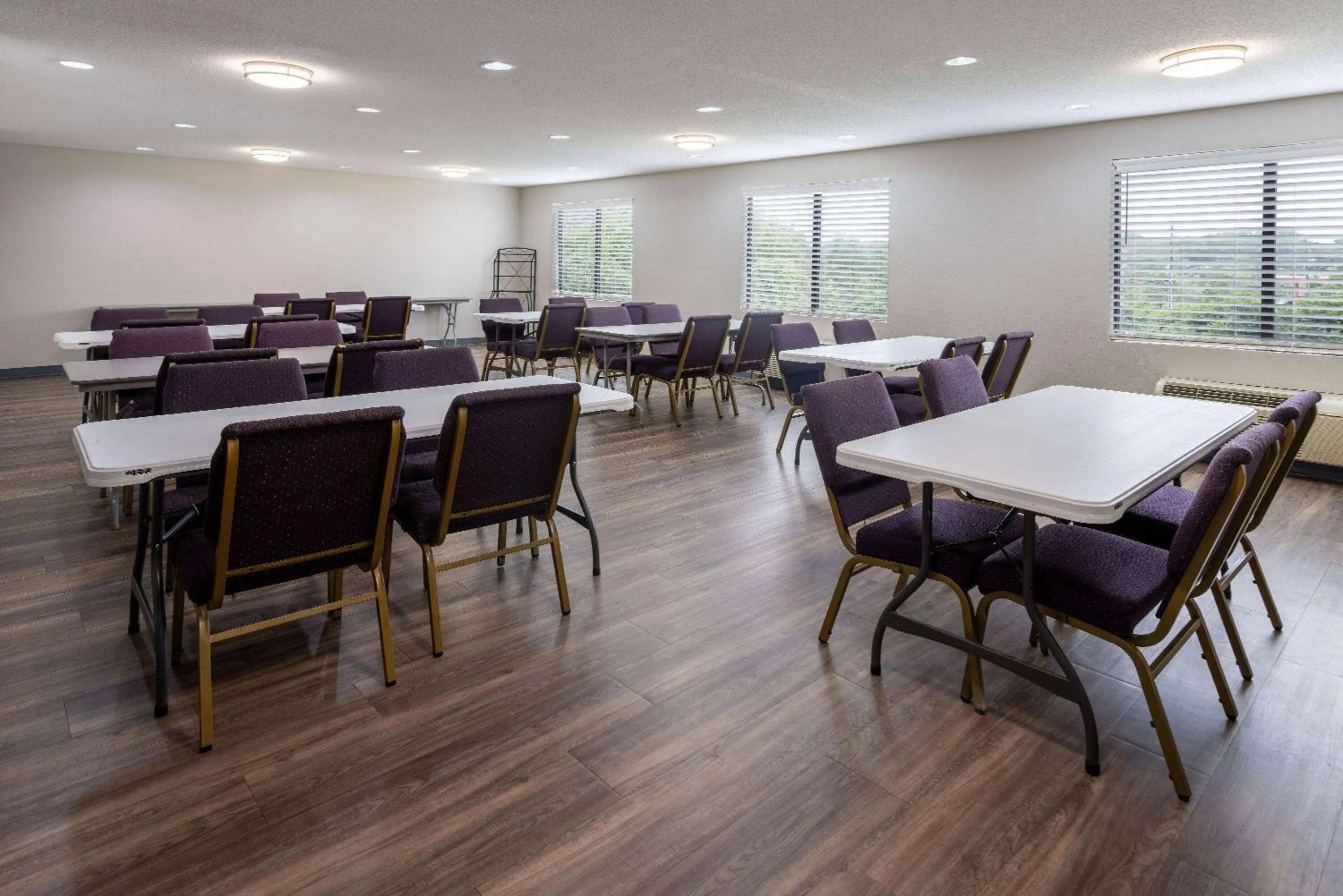 Meeting/conference room in Days Inn by Wyndham Louisburg
