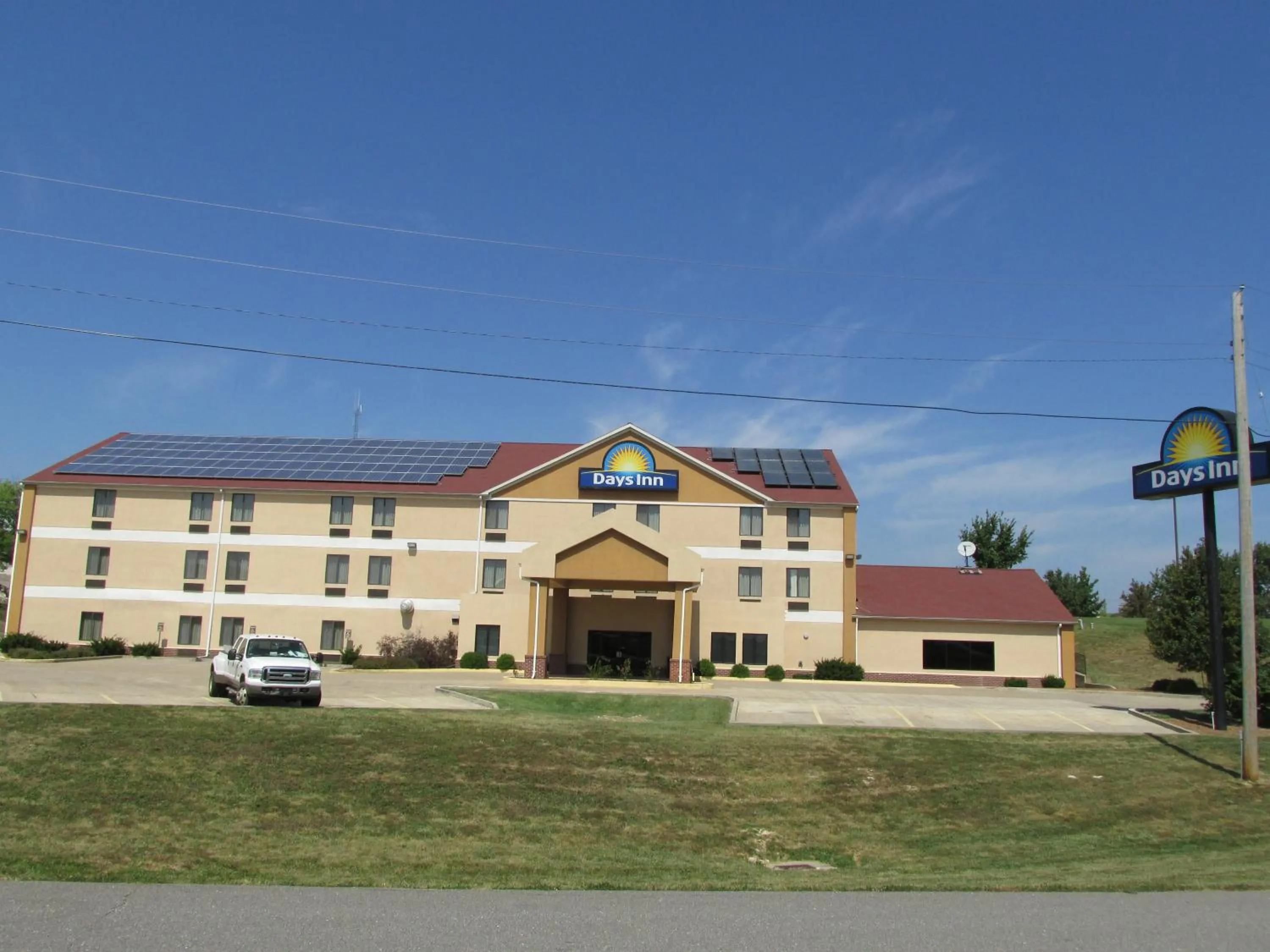 Facade/entrance in Days Inn by Wyndham Jefferson City