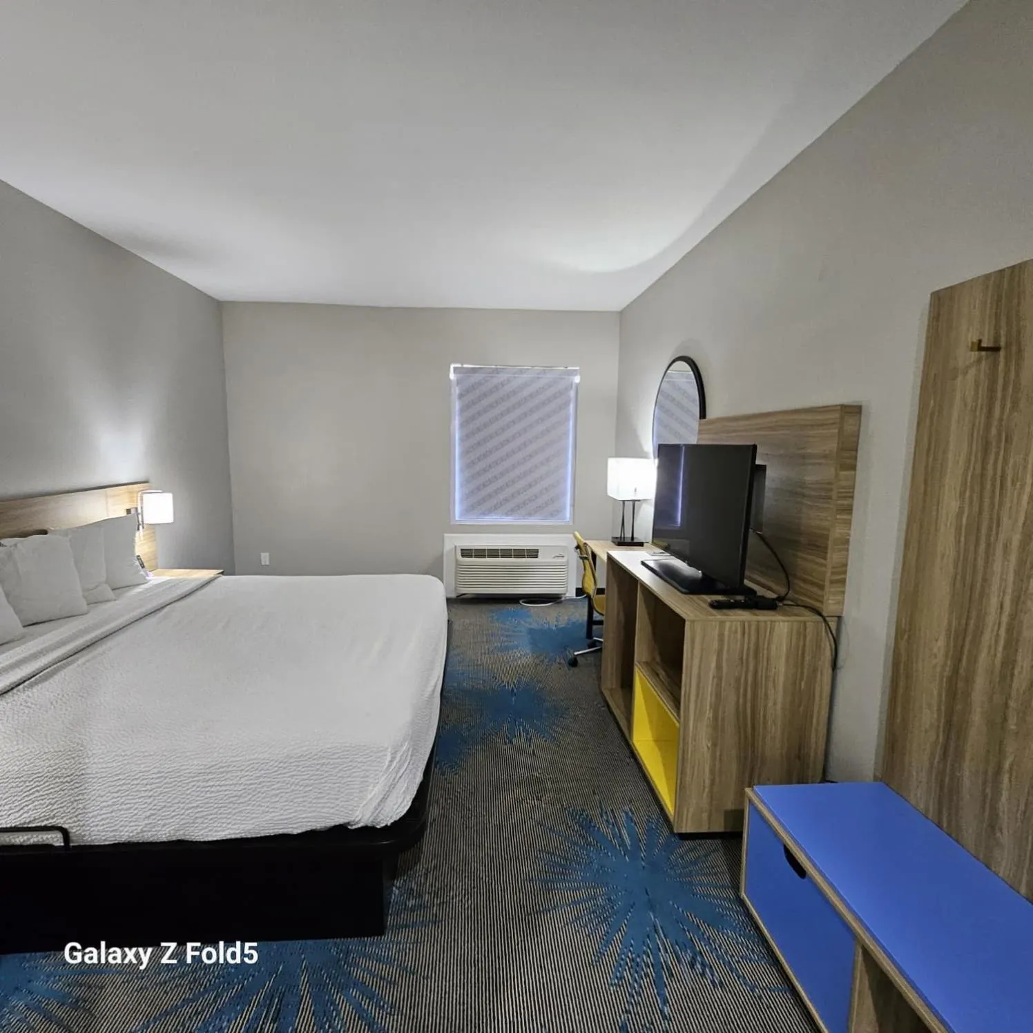 TV and multimedia in Days Inn by Wyndham Jefferson City