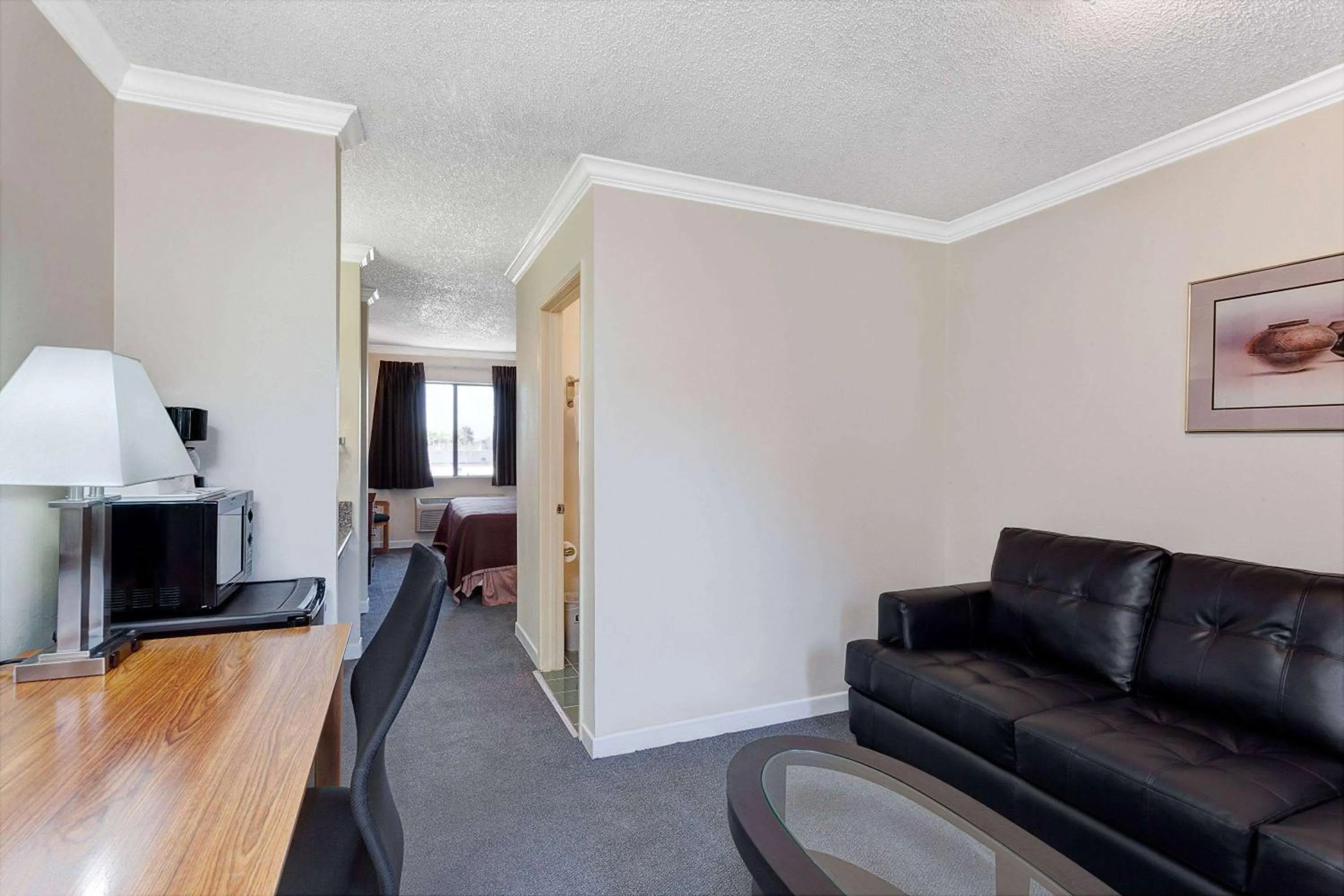 Photo of the whole room in Travelodge by Wyndham Pasadena Central