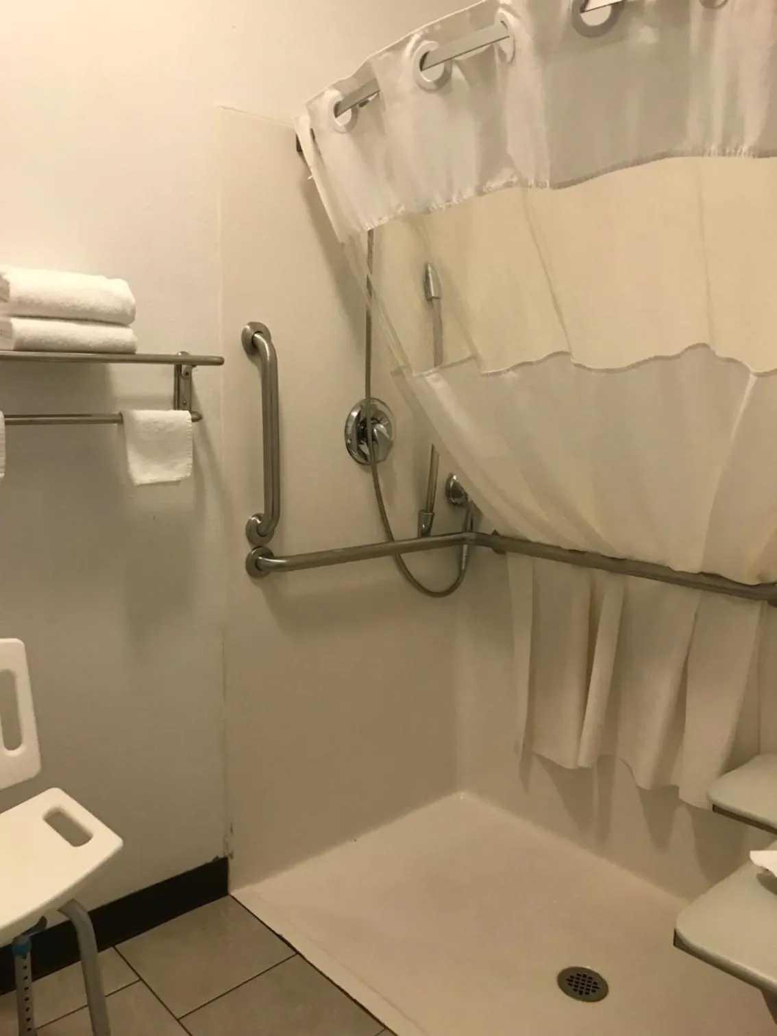 Bathroom in Days Inn & Suites by Wyndham Gresham