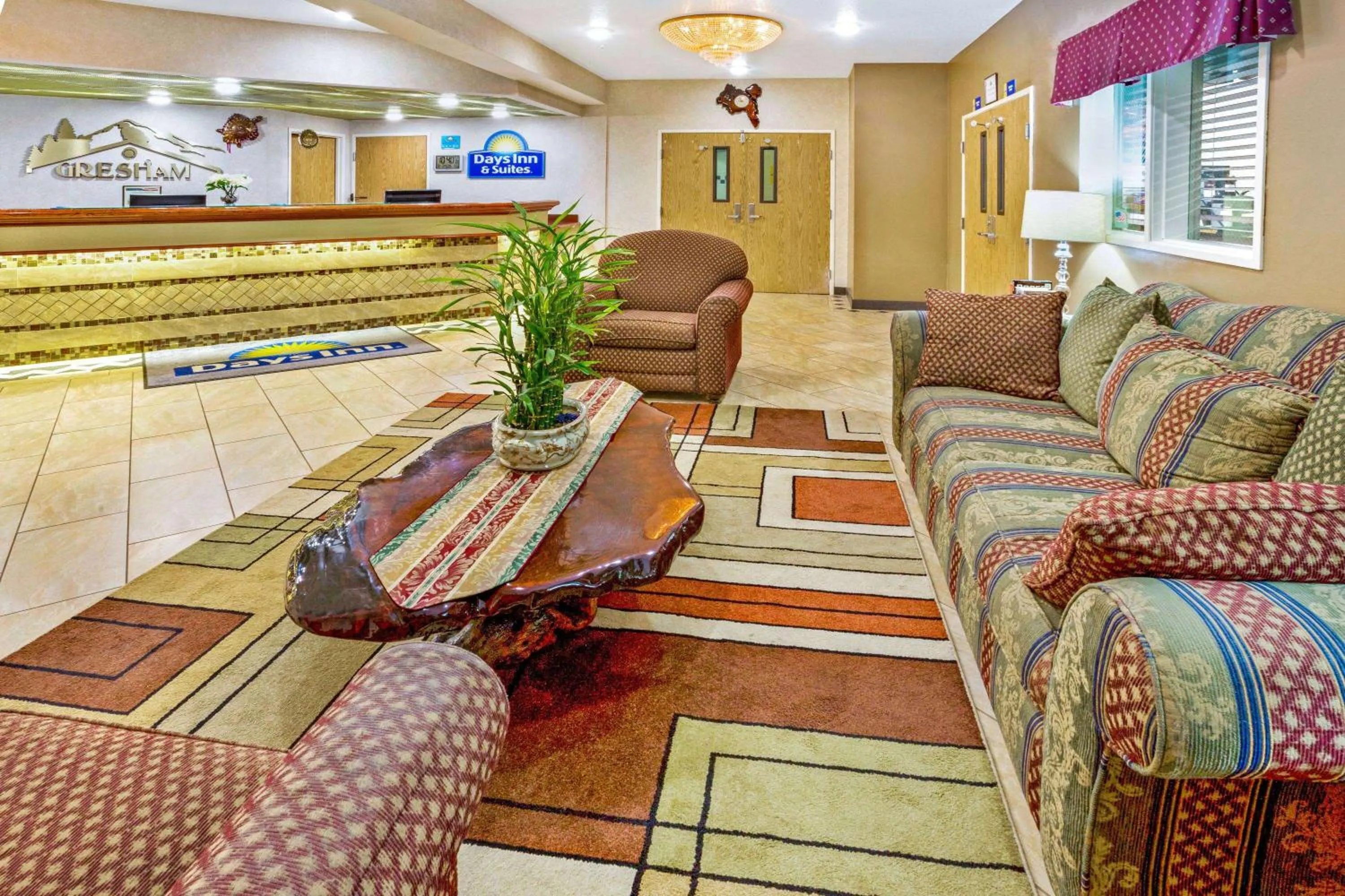 Lobby or reception in Days Inn & Suites by Wyndham Gresham