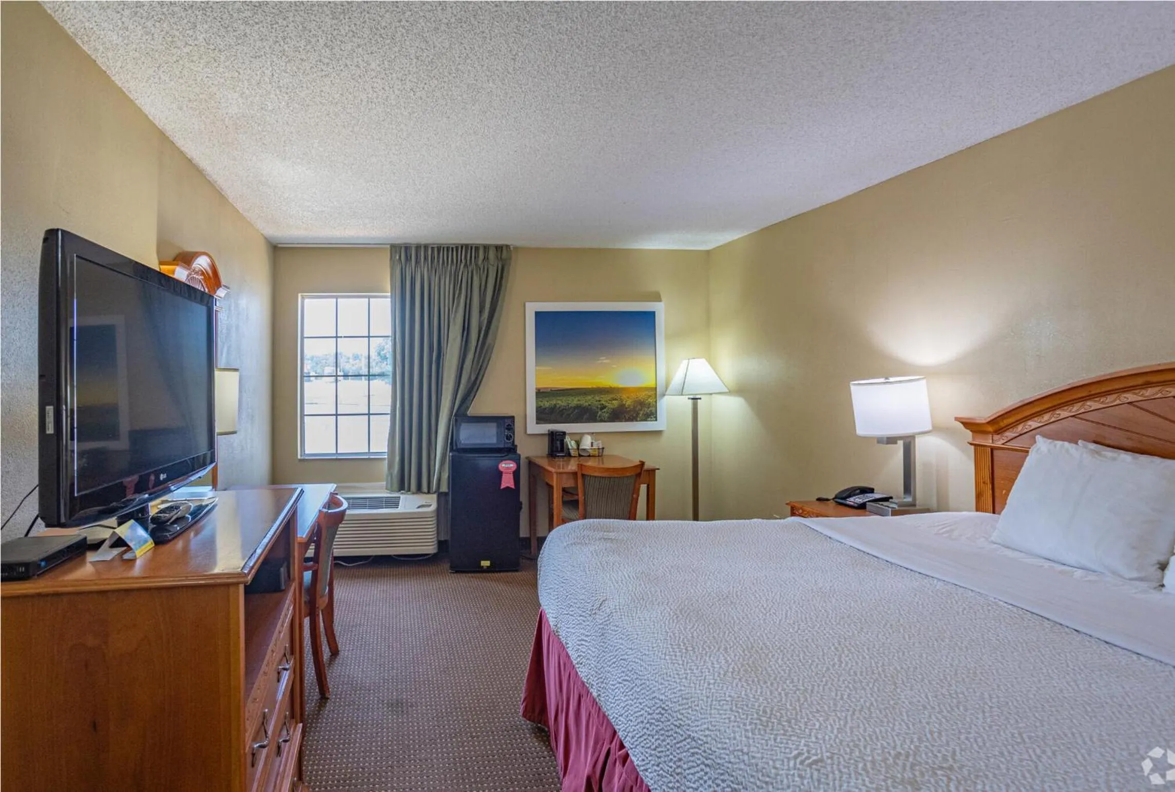 Bedroom, Bed in Days Inn by Wyndham Pauls Valley