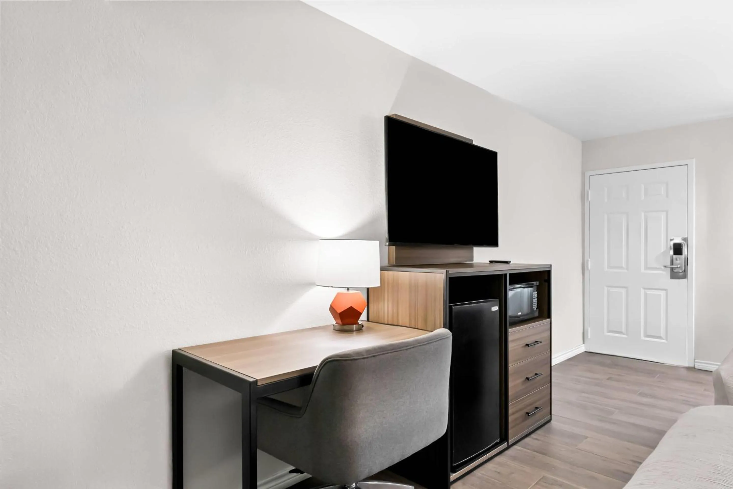 Bedroom in Quality Inn & Suites Port Lavaca near Lighthouse Beach